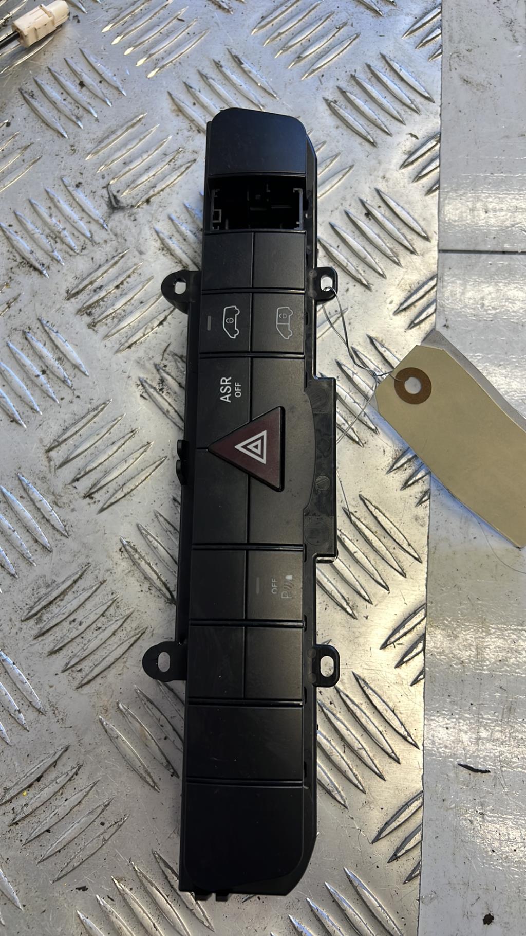 Bouton de warning MERCEDES SPRINTER 2 PHASE 1 Diesel - 1