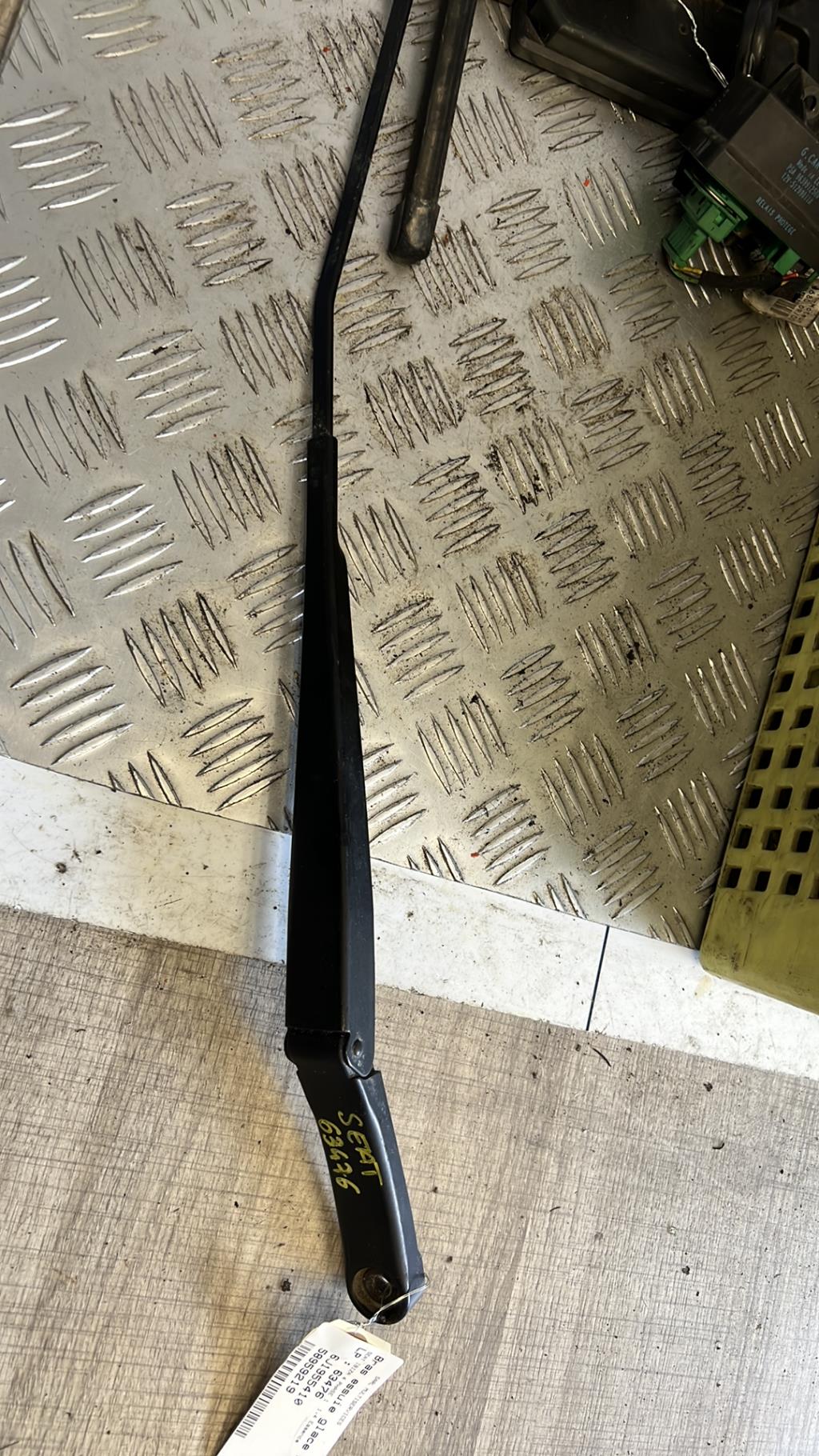Braccio tergicristallo anteriore destro SEAT IBIZA 4 PHASE 1 Gasolina - 1
