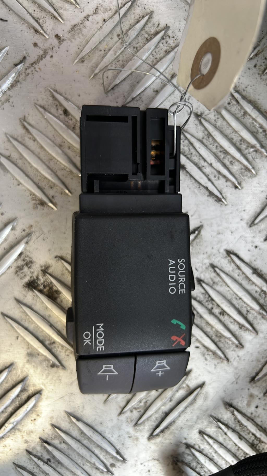 Commande autoradio RENAULT CLIO 4 PHASE 1  - 1