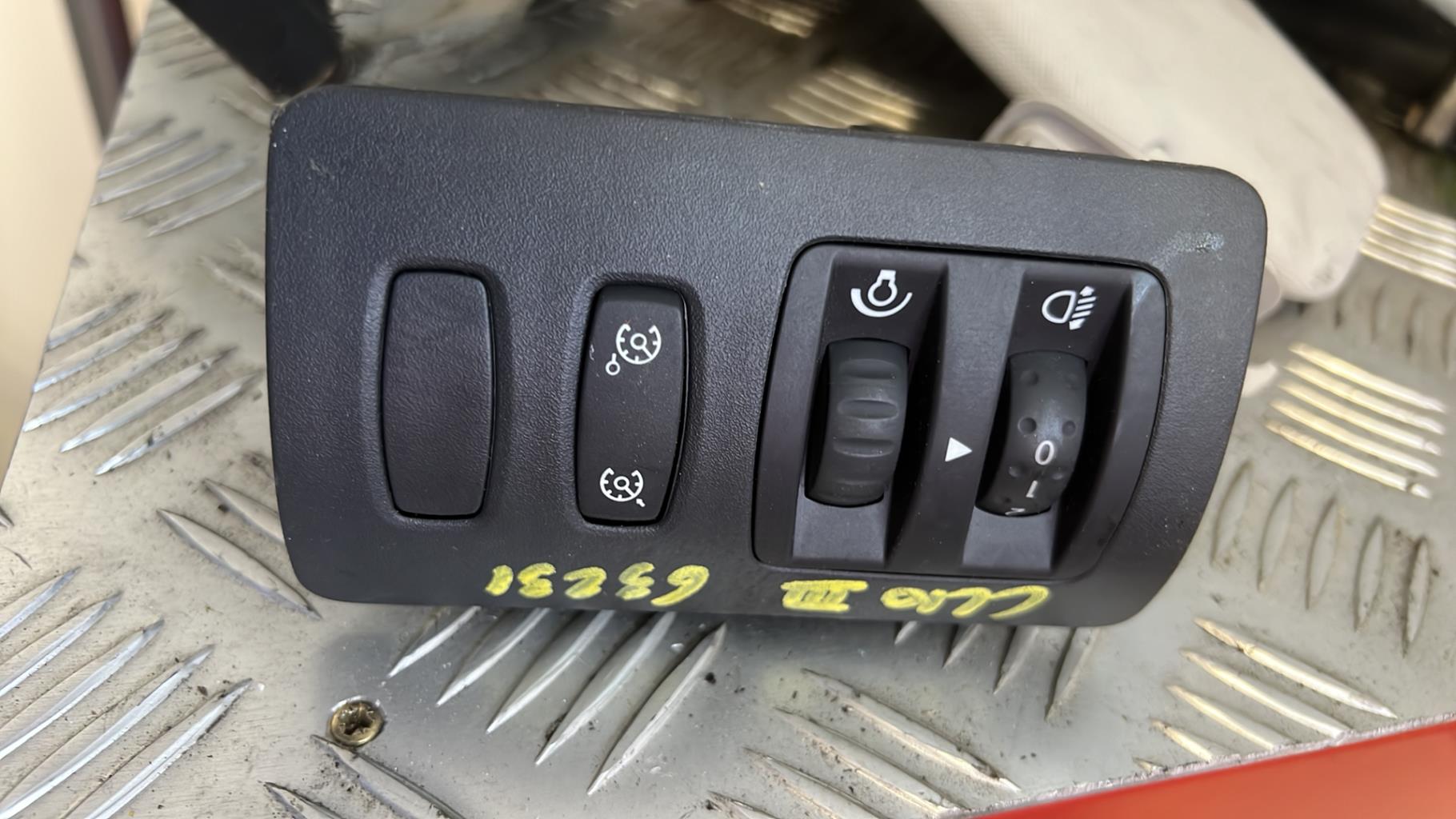 Commande de reglage hauteur de phare RENAULT CLIO 3 PHASE 2 Diesel - 1