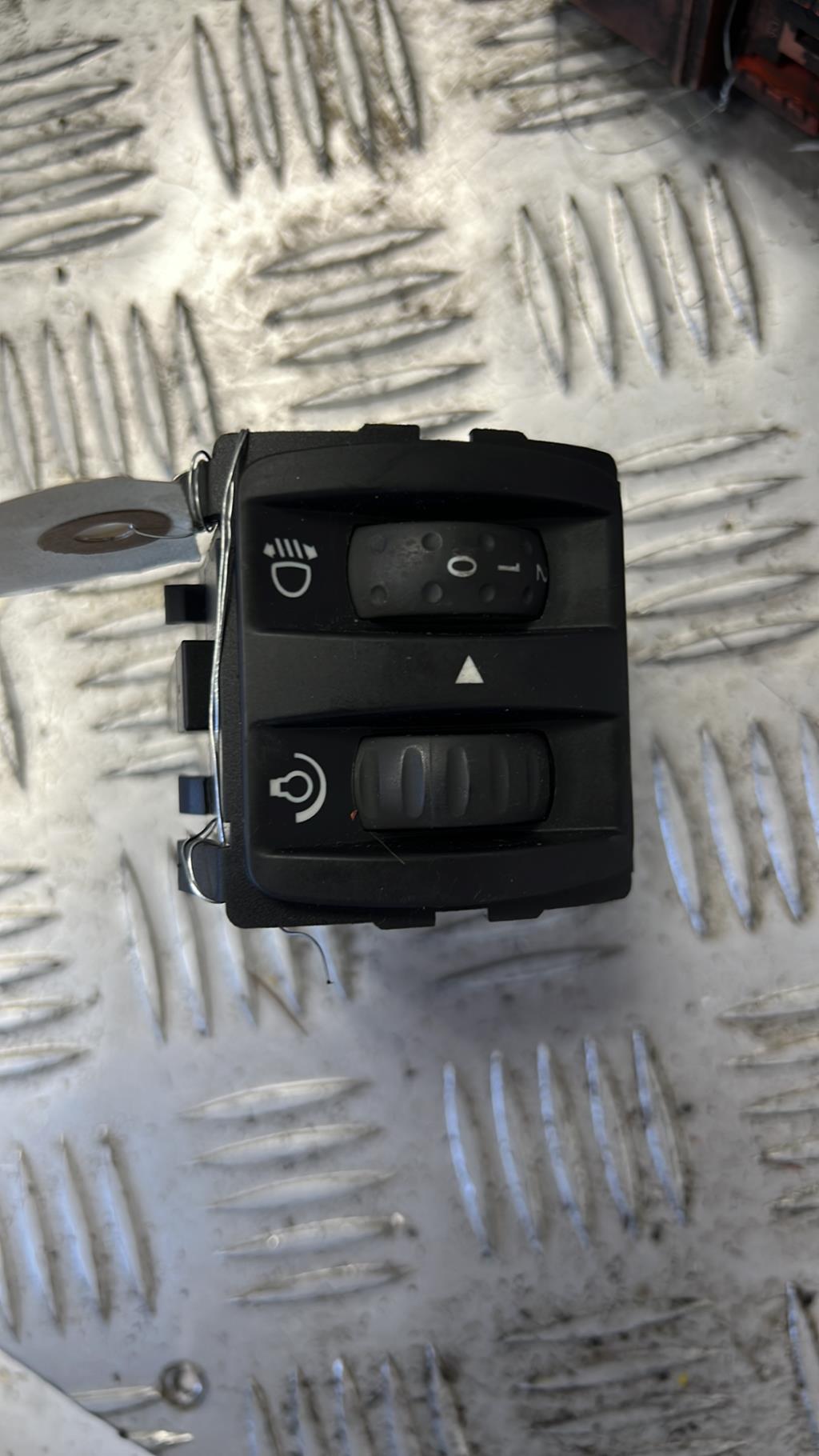 Commande de reglage hauteur de phare RENAULT MEGANE 2 PHASE 1 Diesel - 1
