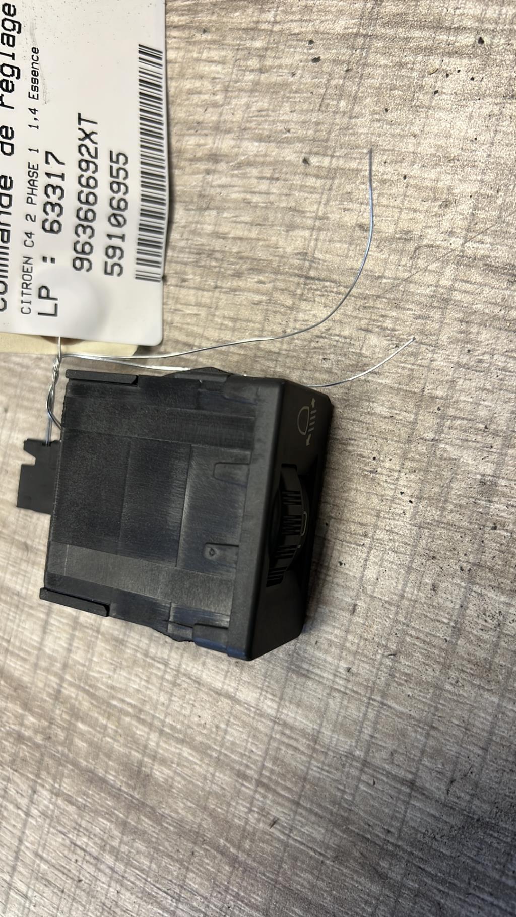 Commande de reglage hauteur de phare CITROEN C4 2 PHASE 1 Essence - 1