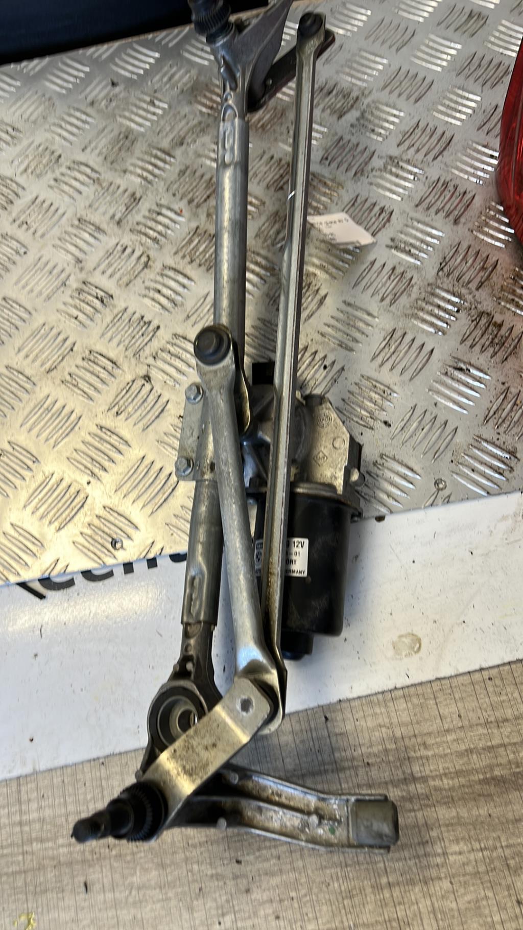 Motore tergicristallo anteriore destro BMW SERIE 3 E90 PHASE 1 Diésel - 1