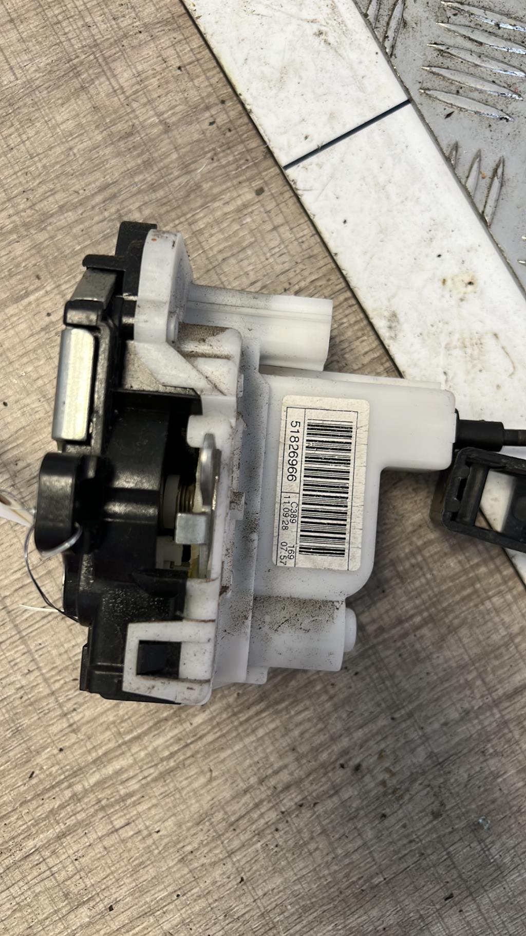Serrure avant droit FIAT PANDA 2 PHASE 2 Essence - 1