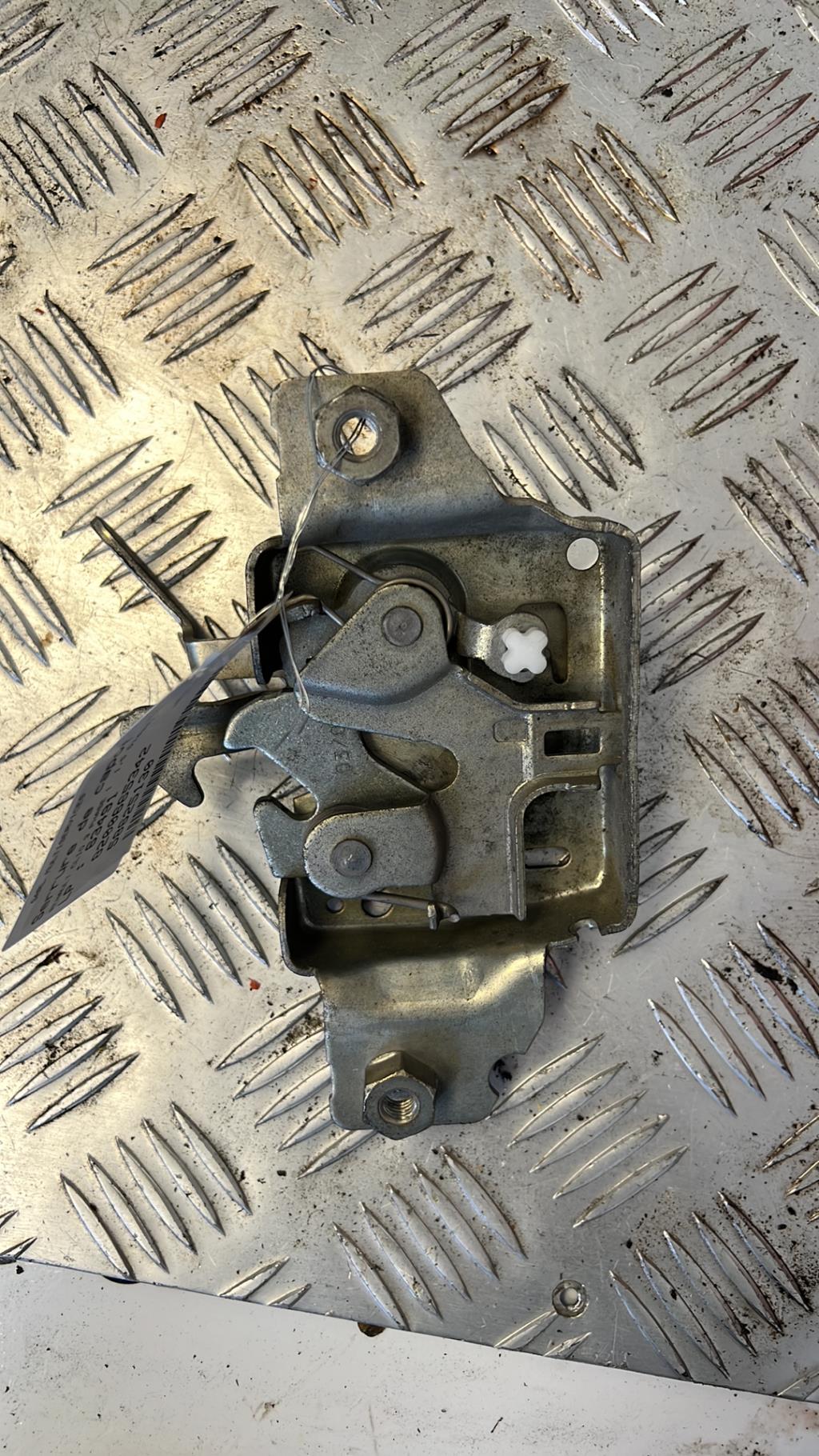 Serrure de capot RENAULT CLIO 3 PHASE 1 Diesel - 1