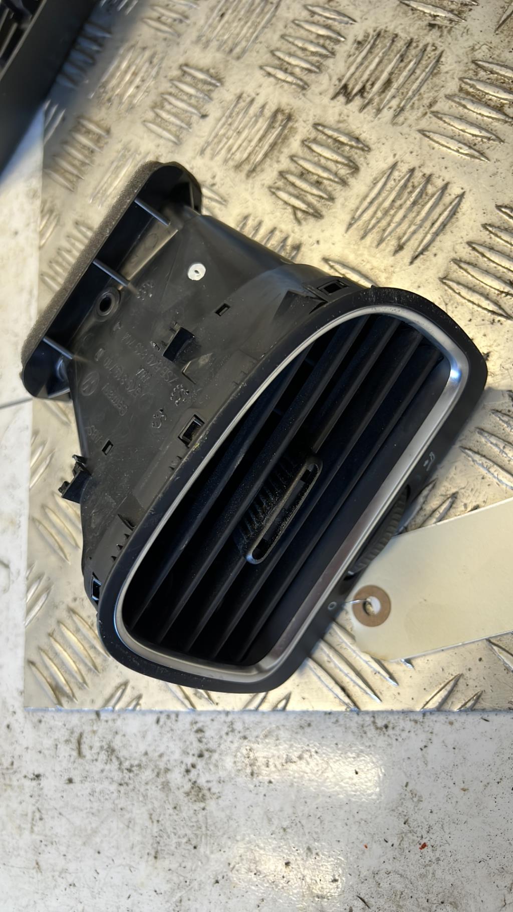 Bocchetta aerazione cruscotto anteriore destra VOLKSWAGEN GOLF 6 Diésel - 1