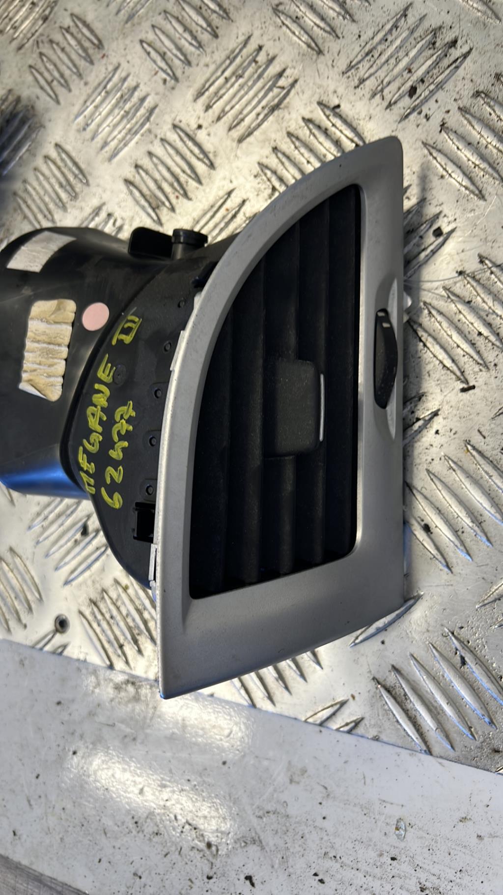Bocchetta aerazione cruscotto anteriore destra RENAULT MEGANE 3 PHASE 1 COUPE Diésel - 1