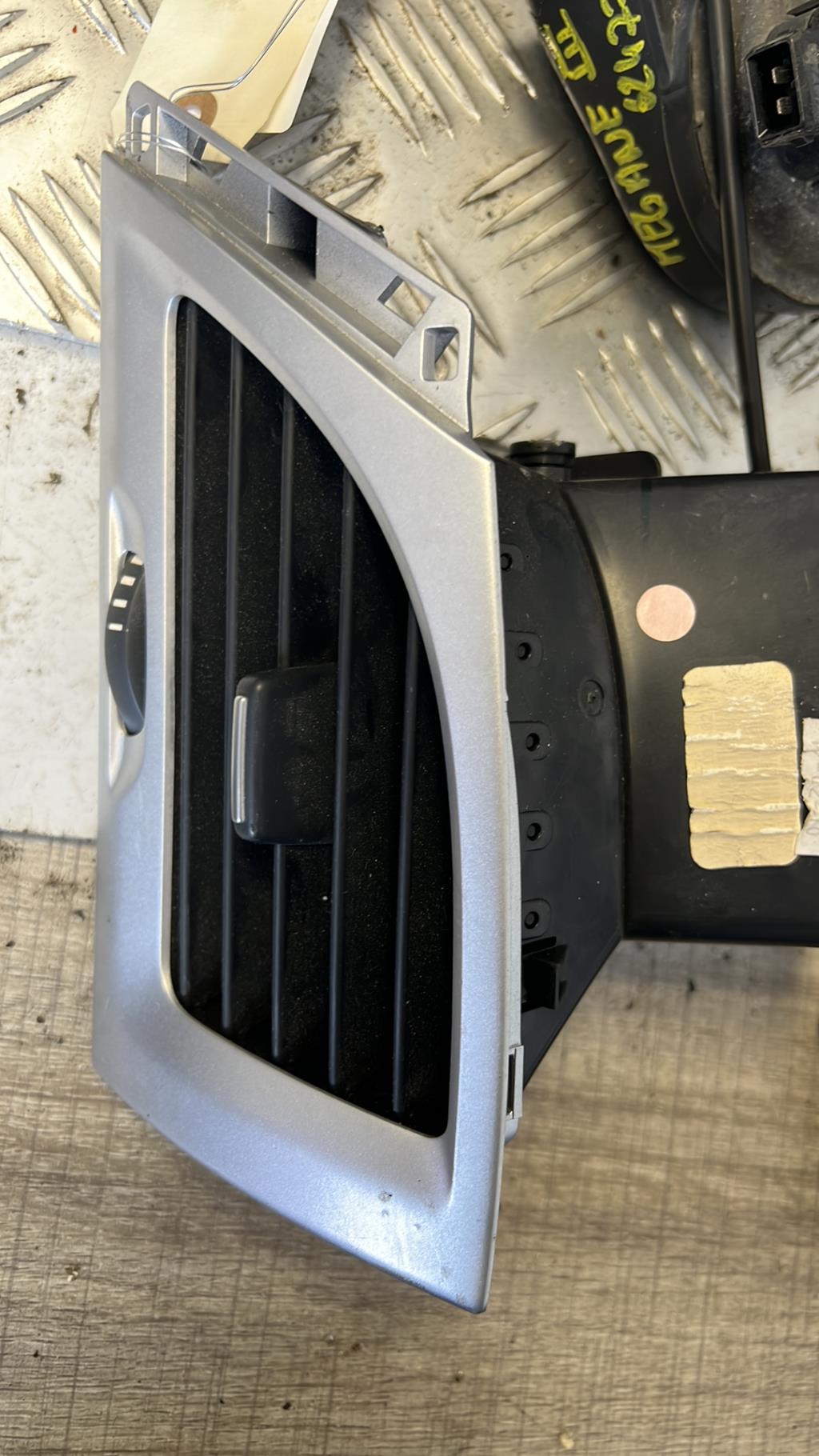 Bocchetta aerazione cruscotto anteriore sinistra RENAULT MEGANE 3 PHASE 1 COUPE Diésel - 1