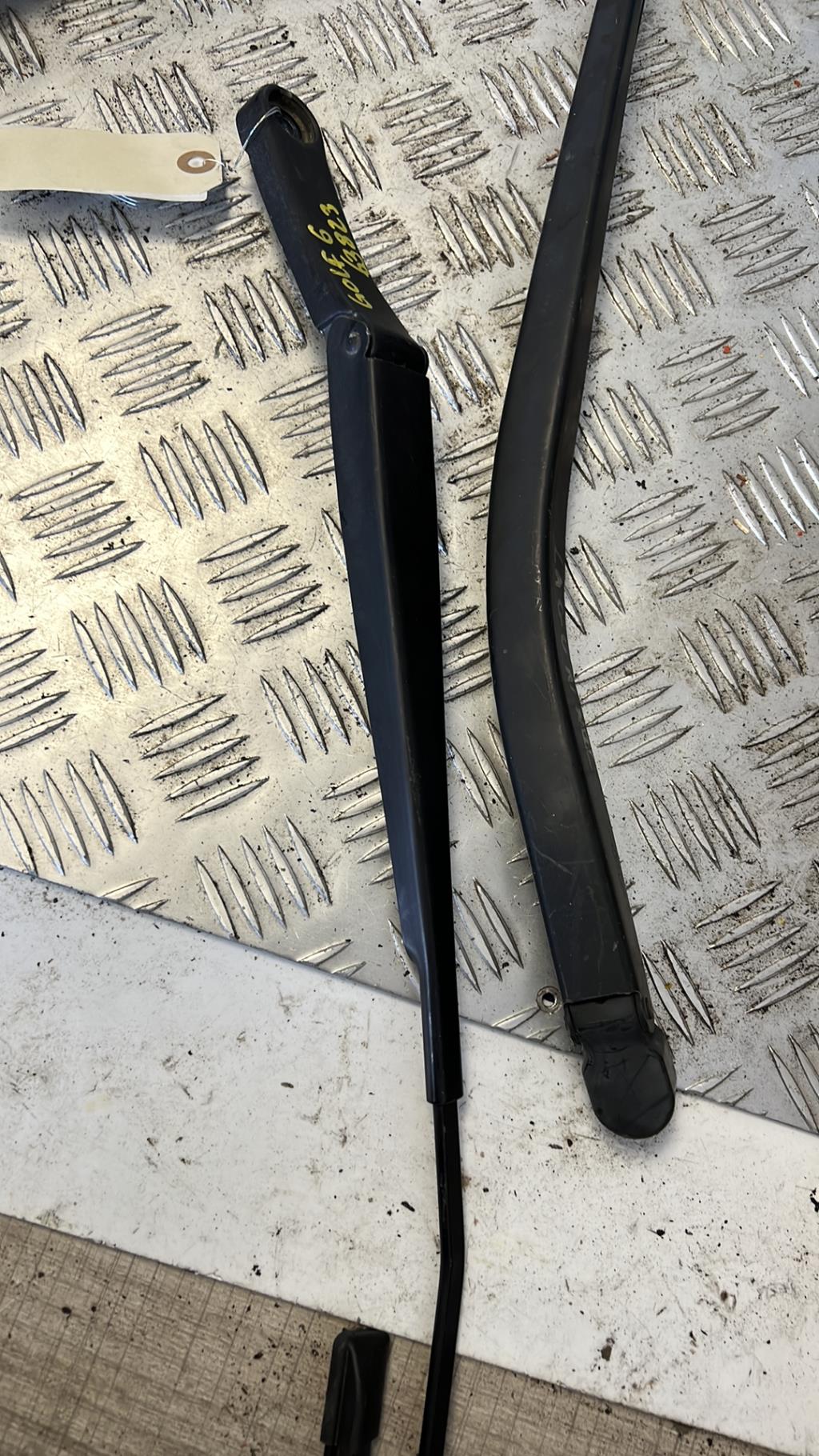 Braccio tergicristallo anteriore destro VOLKSWAGEN GOLF 6 Diésel - 1