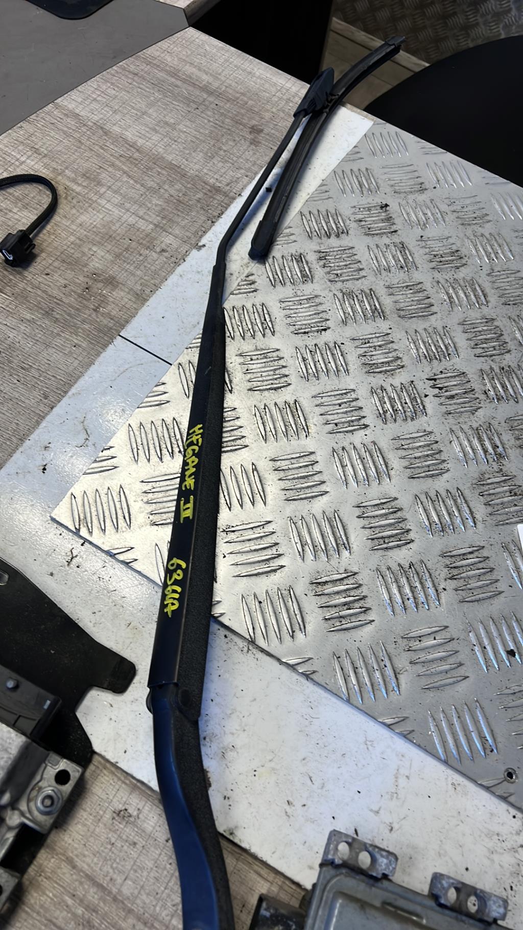 Braccio tergicristallo anteriore destro RENAULT MEGANE 3 PHASE 2 BREAK Diésel - 1