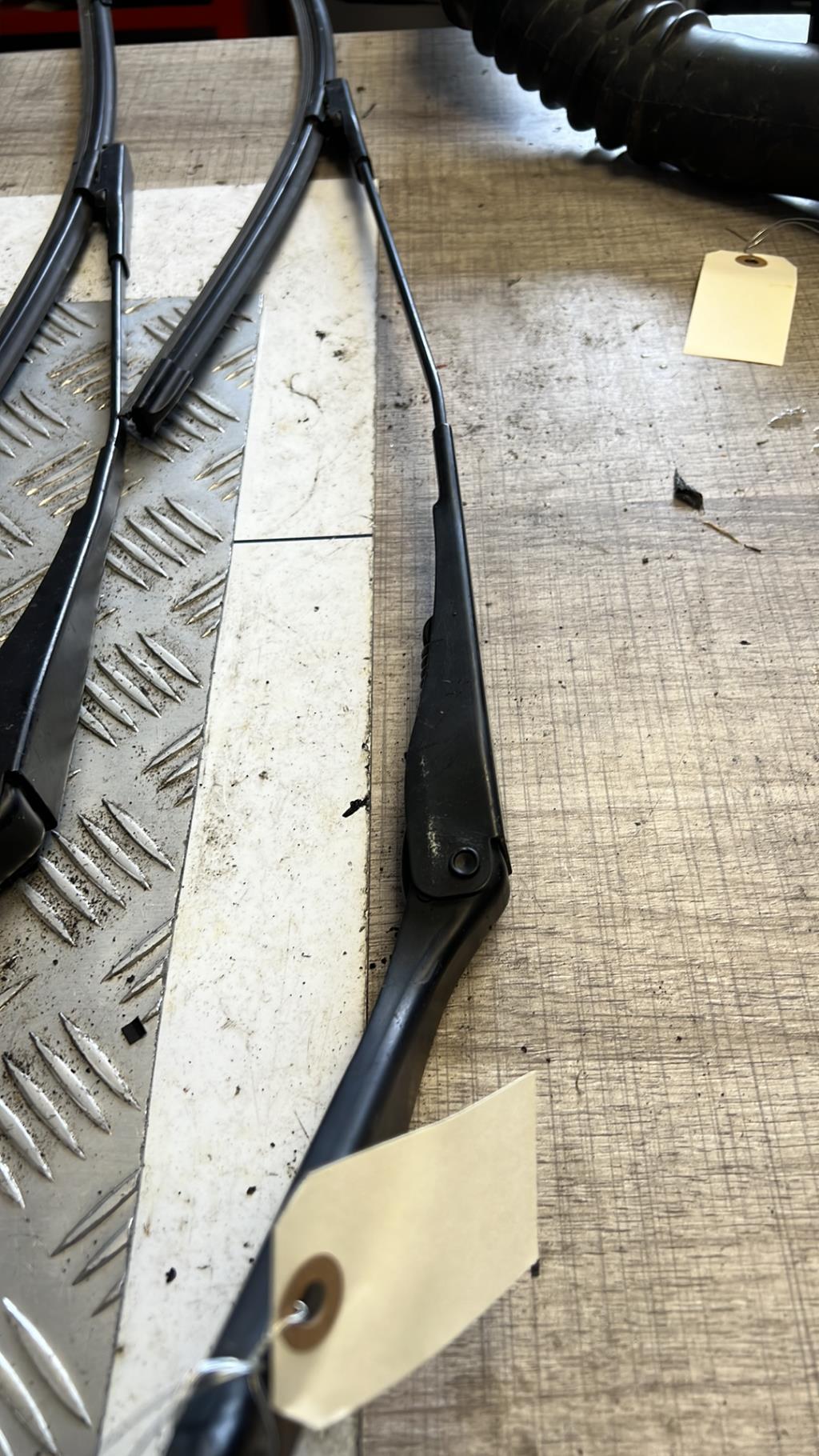 Braccio tergicristallo anteriore destro BMW SERIE 1 E88 CABRIO Diésel - 1