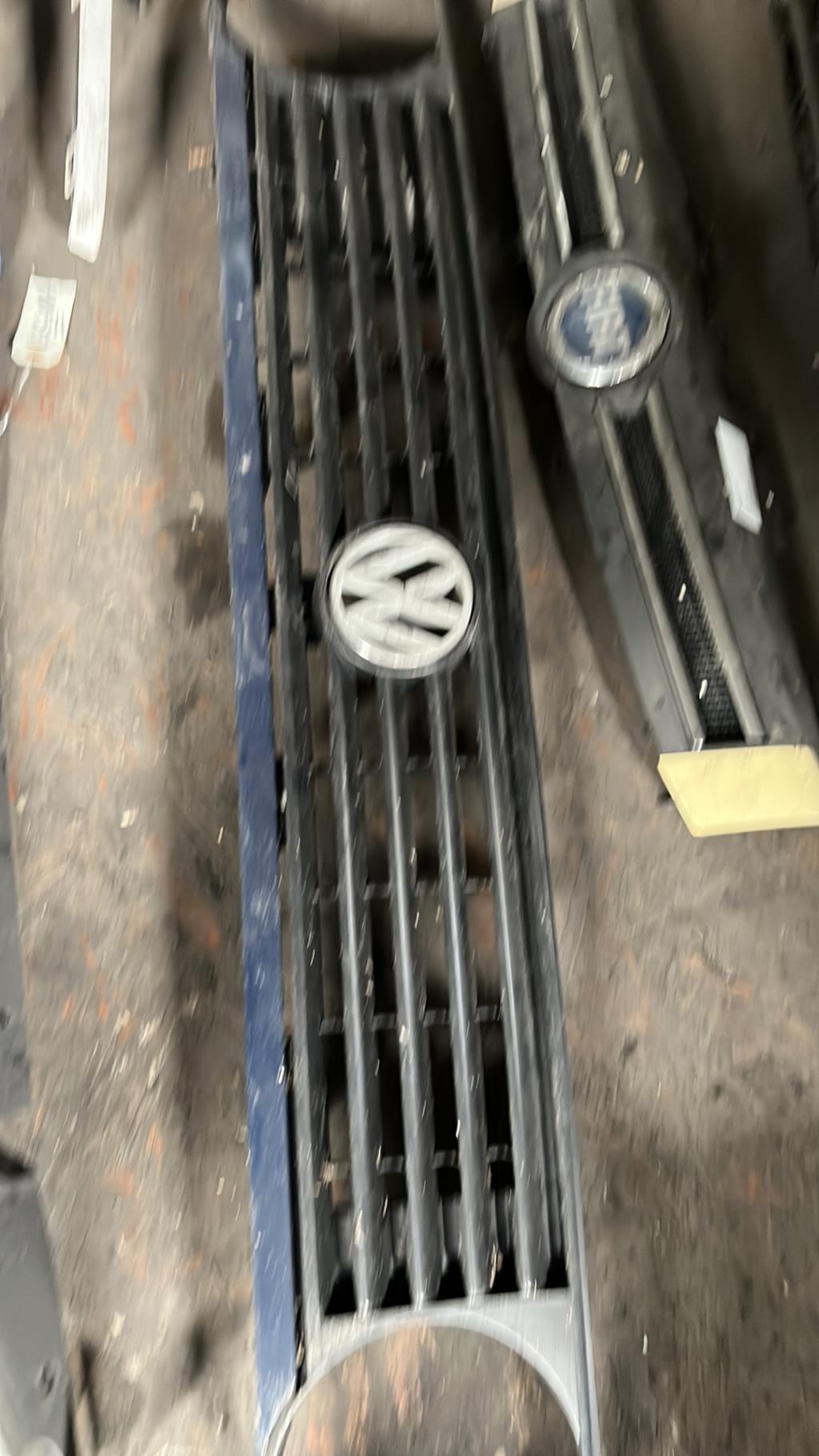 Calandre VOLKSWAGEN GOLF 2  - 1