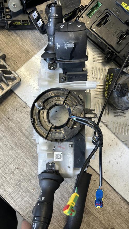 Combo Commodo/Contacteur RENAULT MEGANE (Bloc Contacteur Tournant + Commodo Essuie-glace + Commodo Phare)