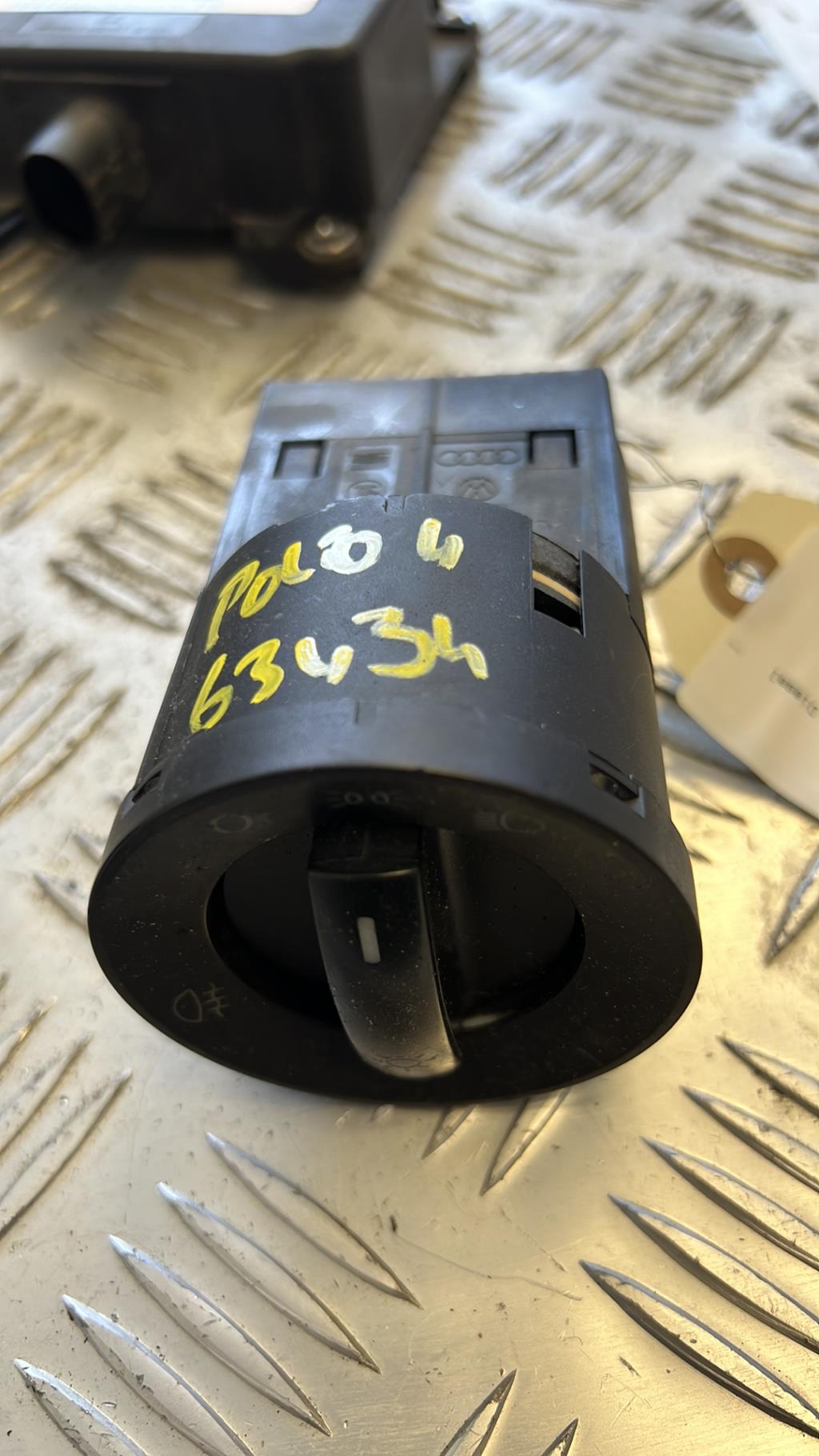 Commande de phare VOLKSWAGEN POLO 4 PHASE 2 Diesel - 1