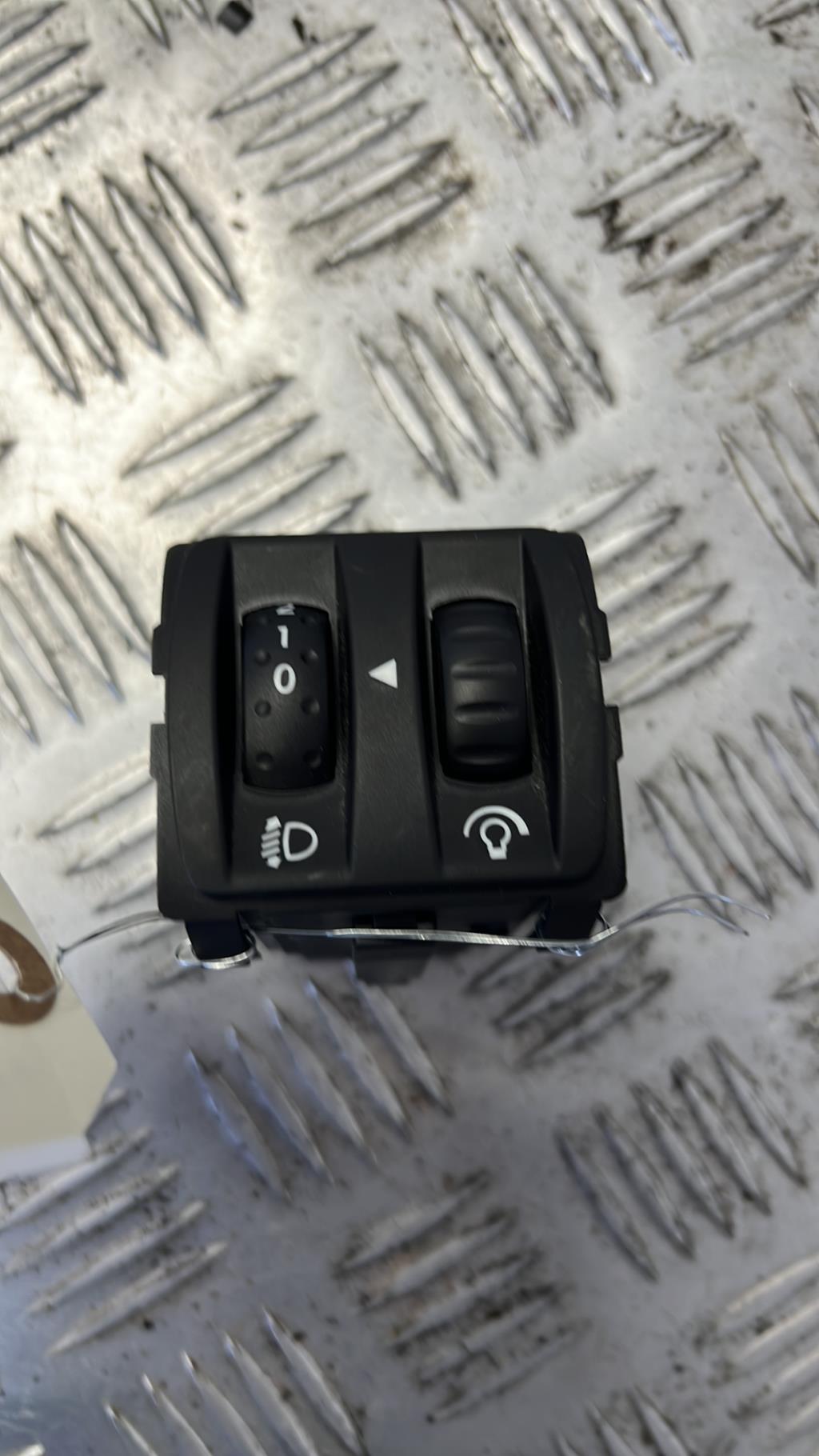 Commande de reglage hauteur de phare RENAULT CLIO 4 PHASE 1 Essence - 1