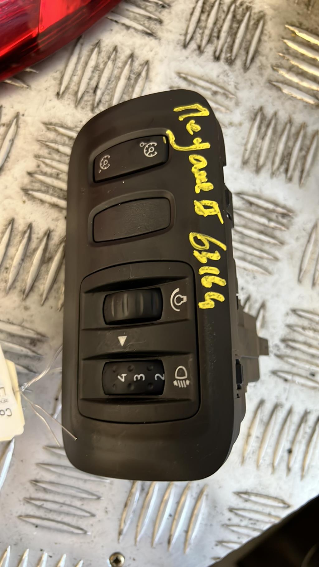 Commande de reglage hauteur de phare RENAULT MEGANE 2 PHASE 2 BREAK Diesel - 1