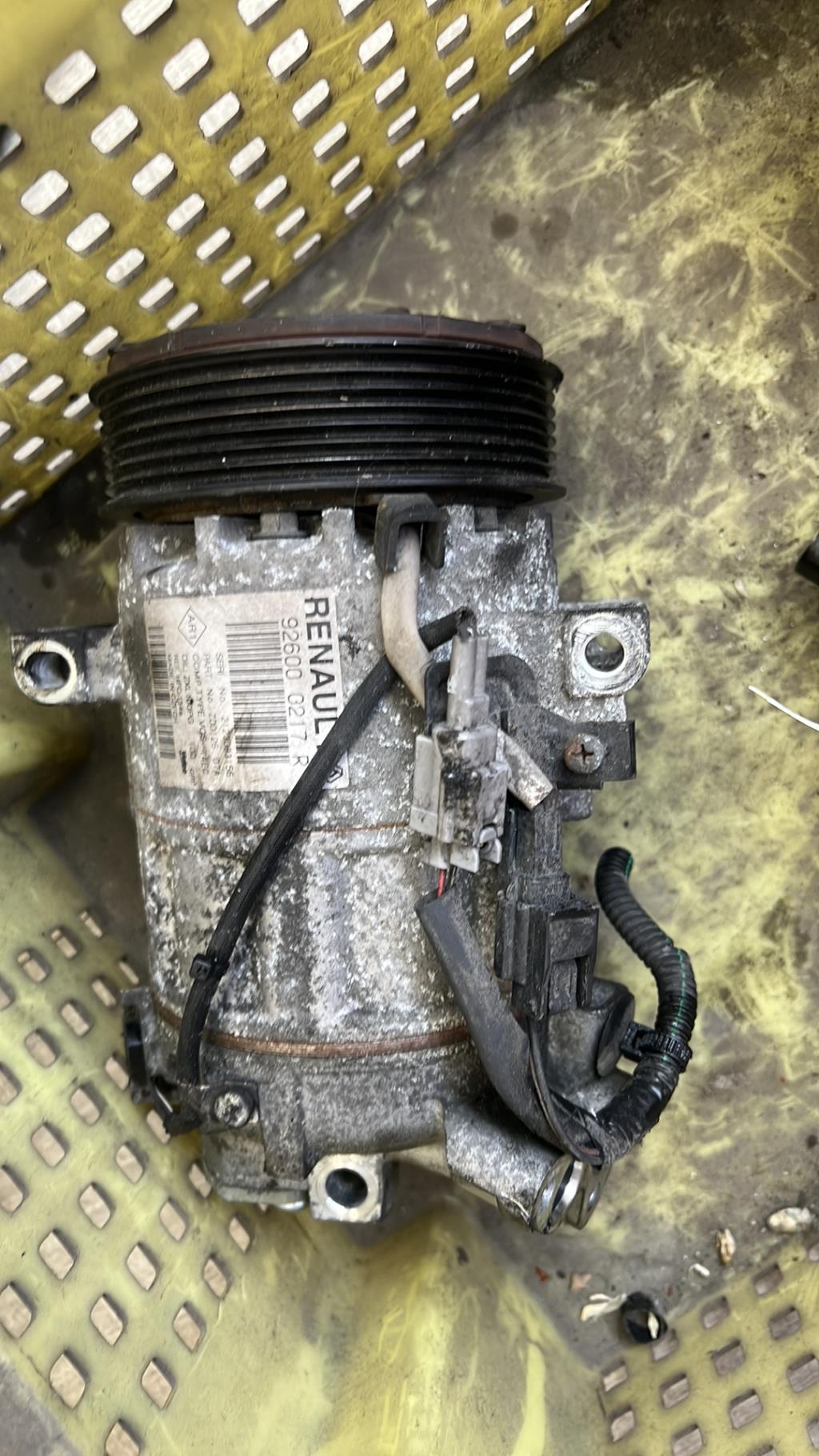 Compresseur clim RENAULT CLIO 4 PHASE 1 Essence - 1