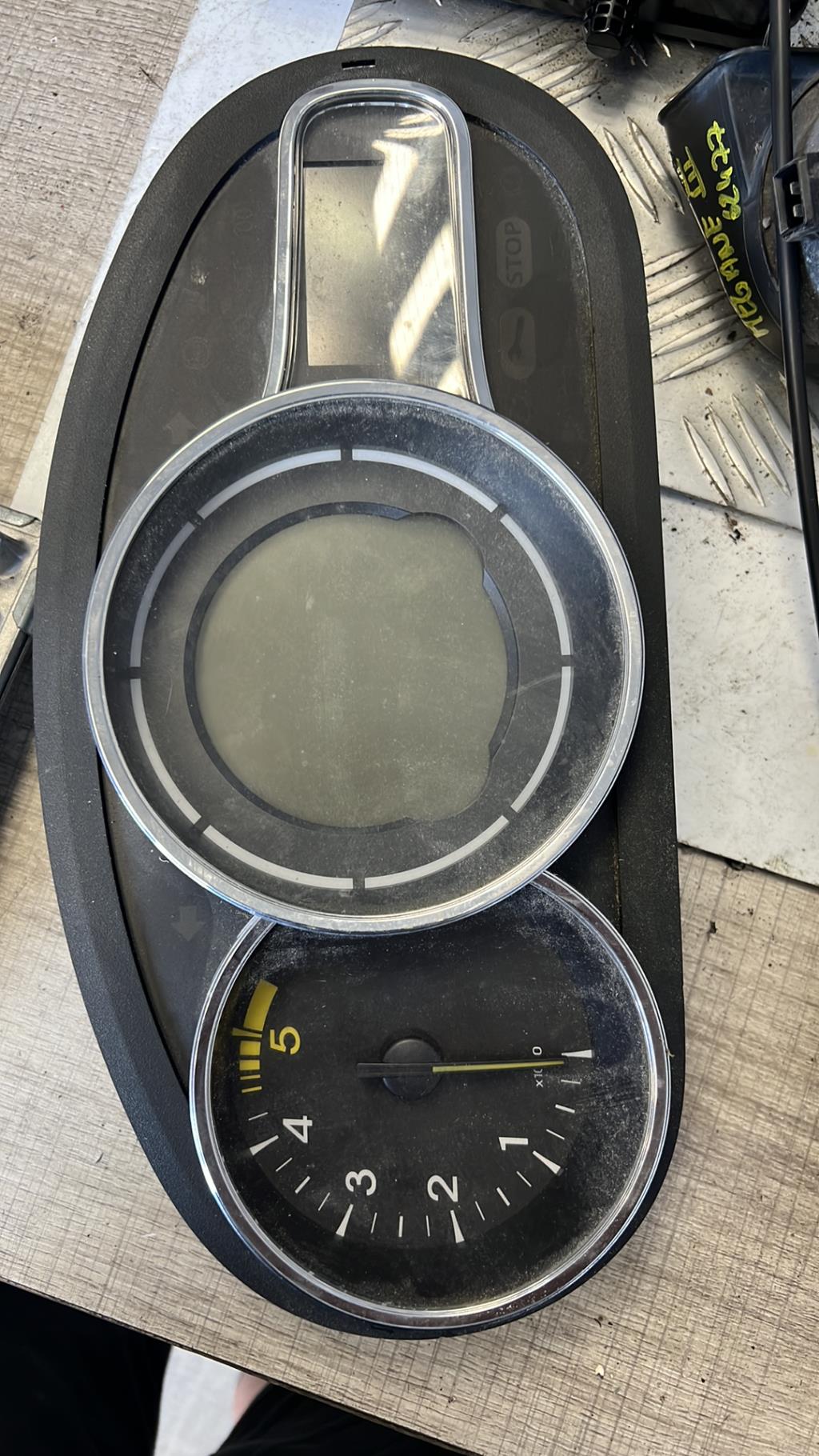 Compteur RENAULT MEGANE 3 PHASE 1 COUPE Diesel - 1