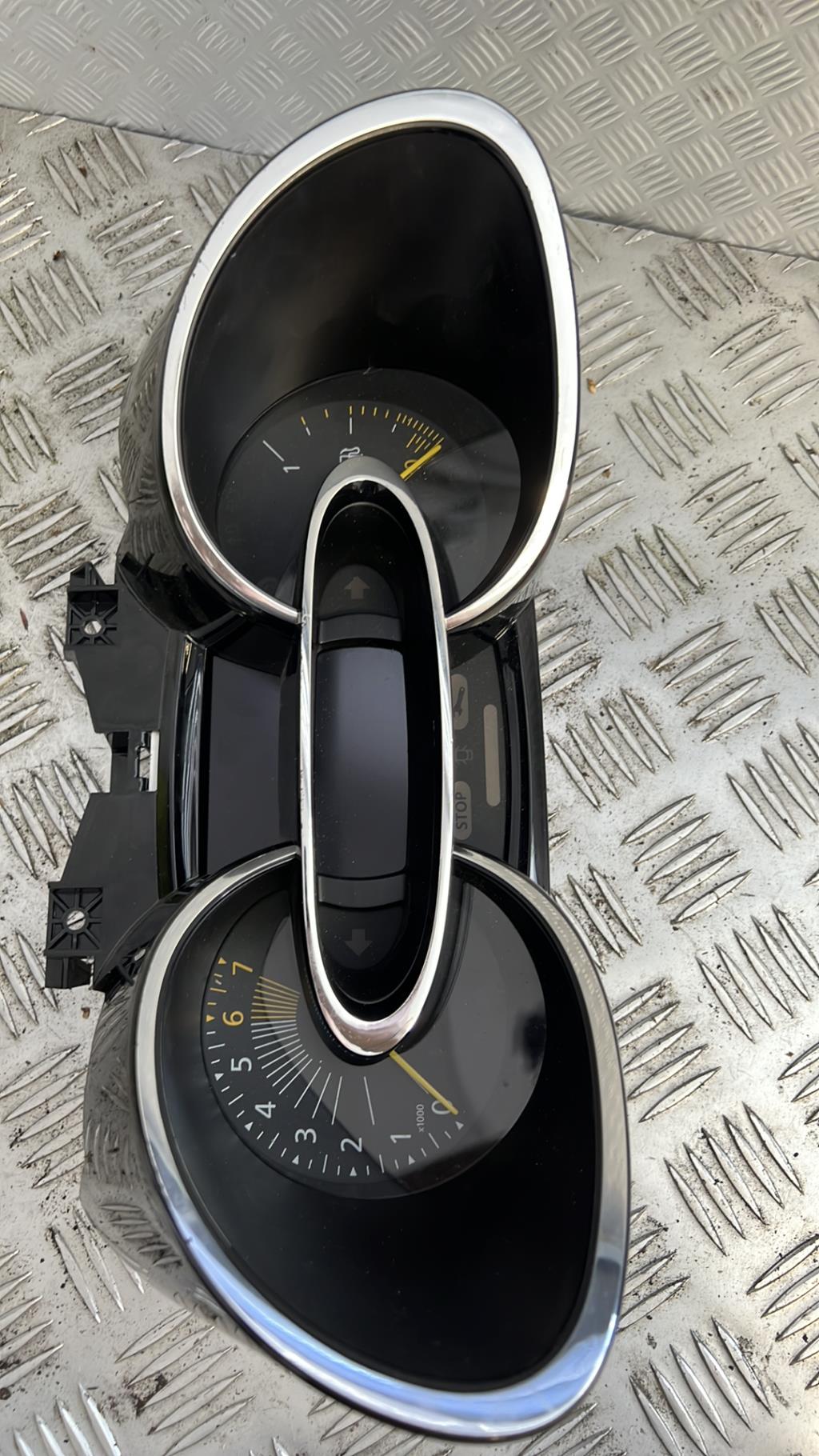 Compteur RENAULT CLIO 4 PHASE 1 Essence - 1