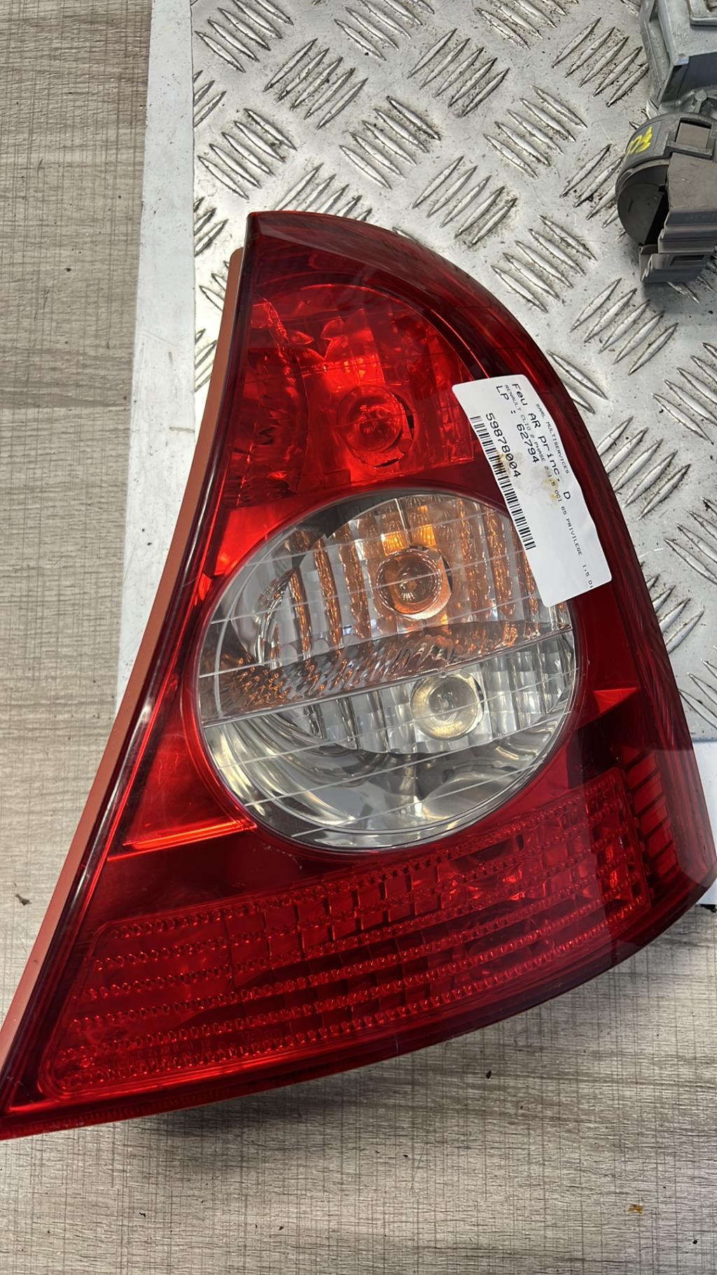 Fanale posteriore principale destro (luci) RENAULT CLIO 2 PHASE 2 Diésel - 1
