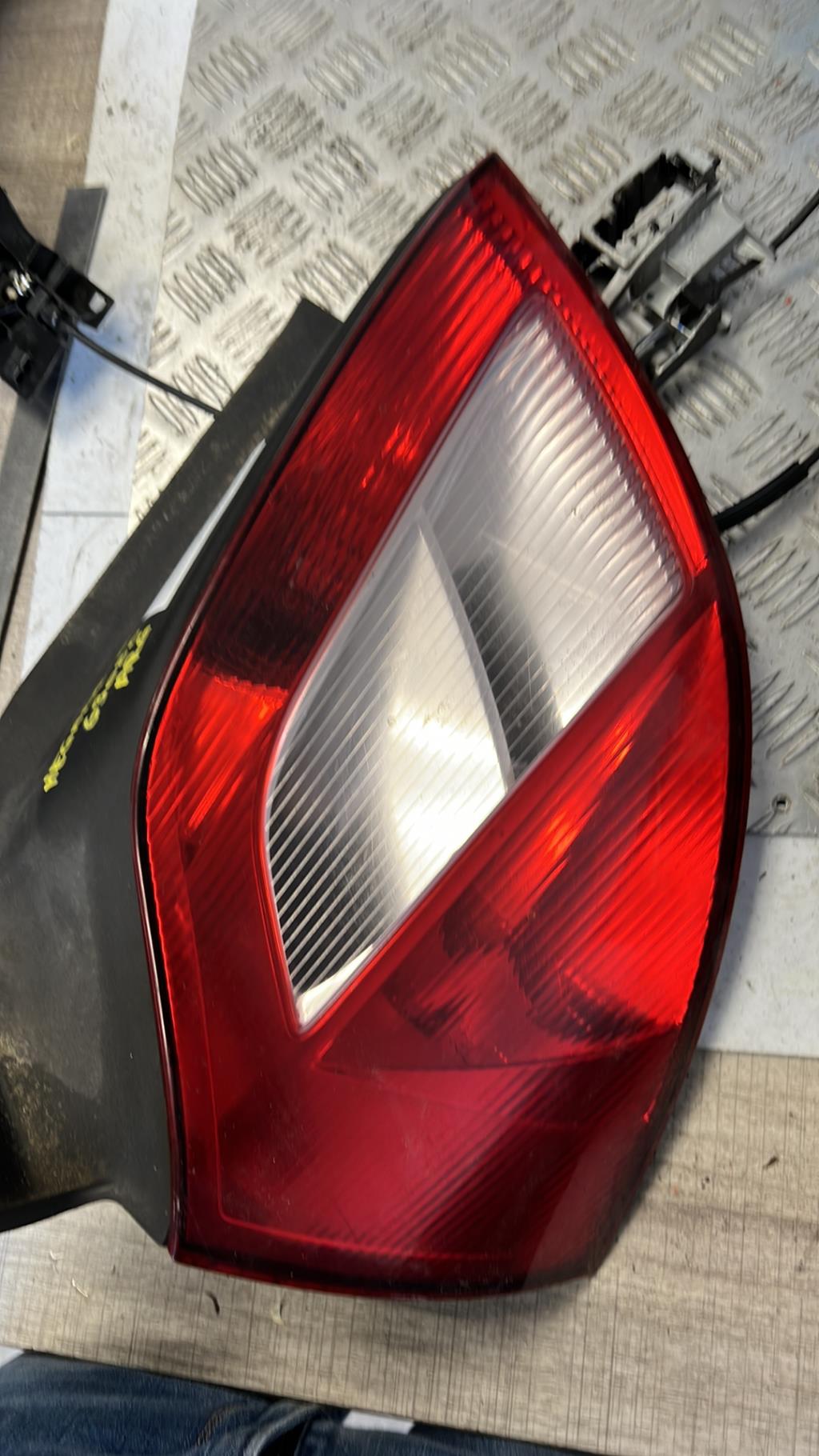 Fanale posteriore principale sinistro (luci) RENAULT MEGANE 2 PHASE 1 Diésel - 1