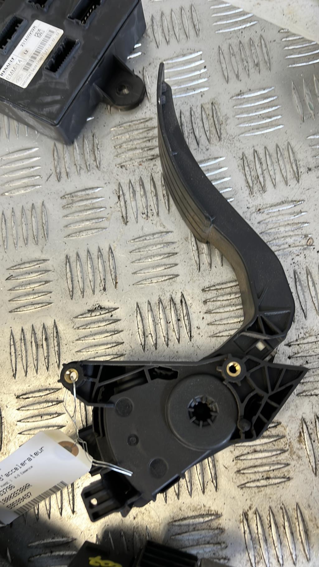Pedale d'accelerateur RENAULT CLIO 4 PHASE 1 Essence - 1
