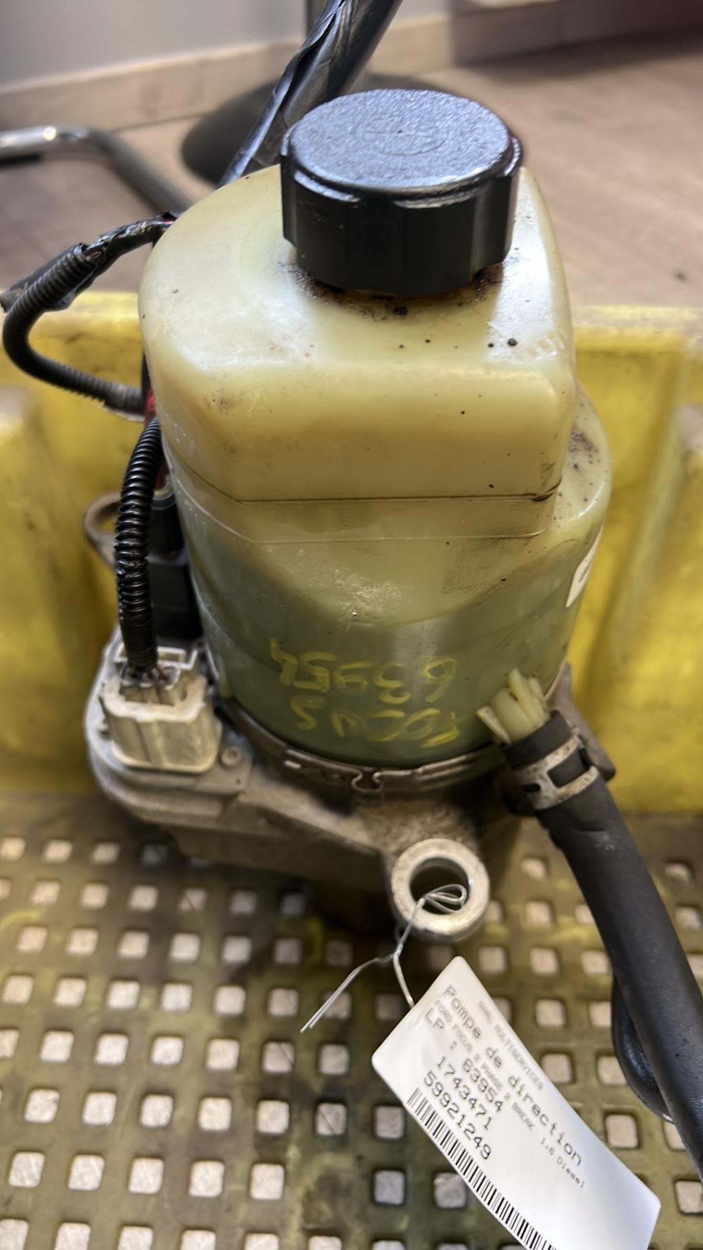 Pompe de direction FORD FOCUS 2 PHASE 2 BREAK Diesel - 1