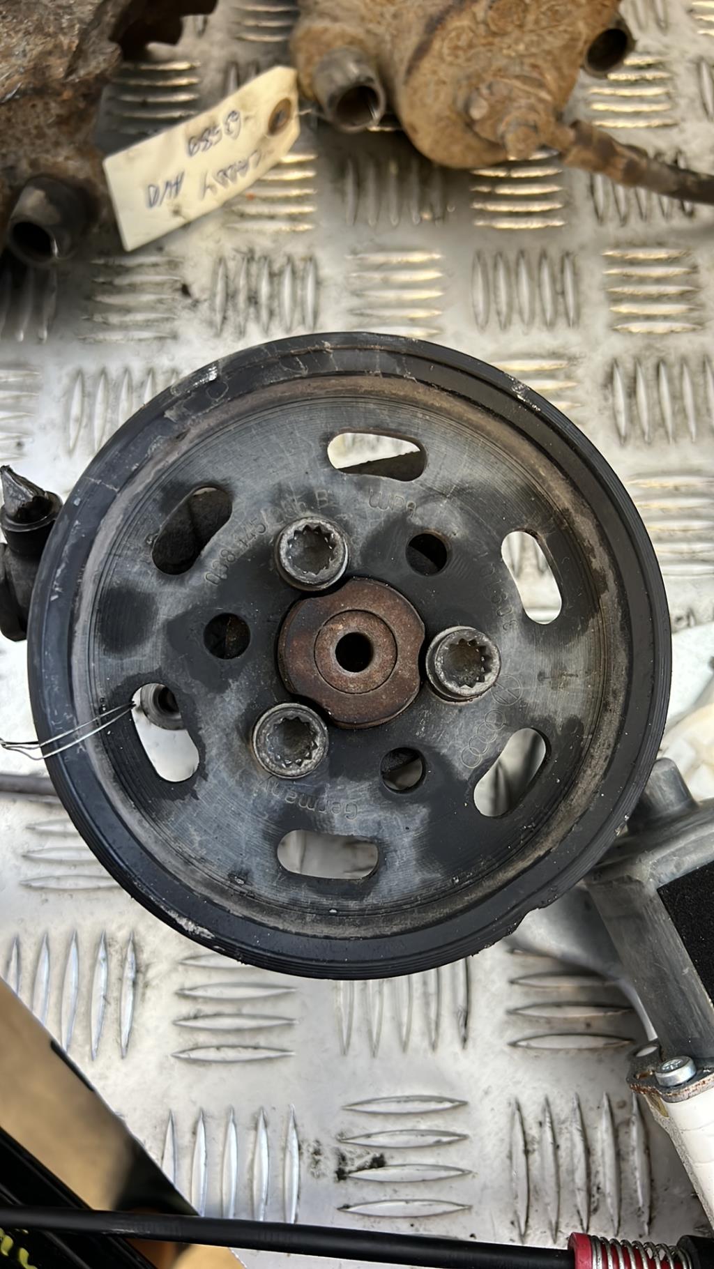 Pompe de direction VOLKSWAGEN CADDY 3 PHASE 1 Diesel - 1