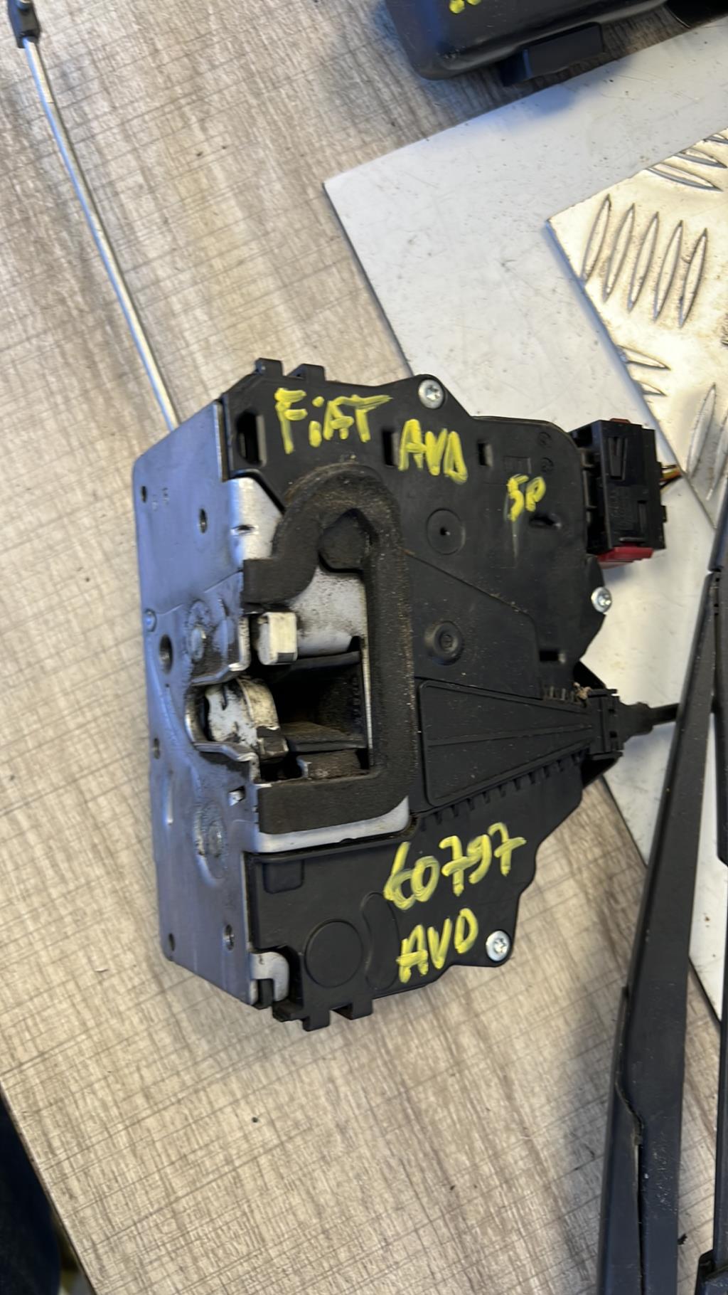 Serratura anteriore destra FIAT GRANDE PUNTO Diésel - 1