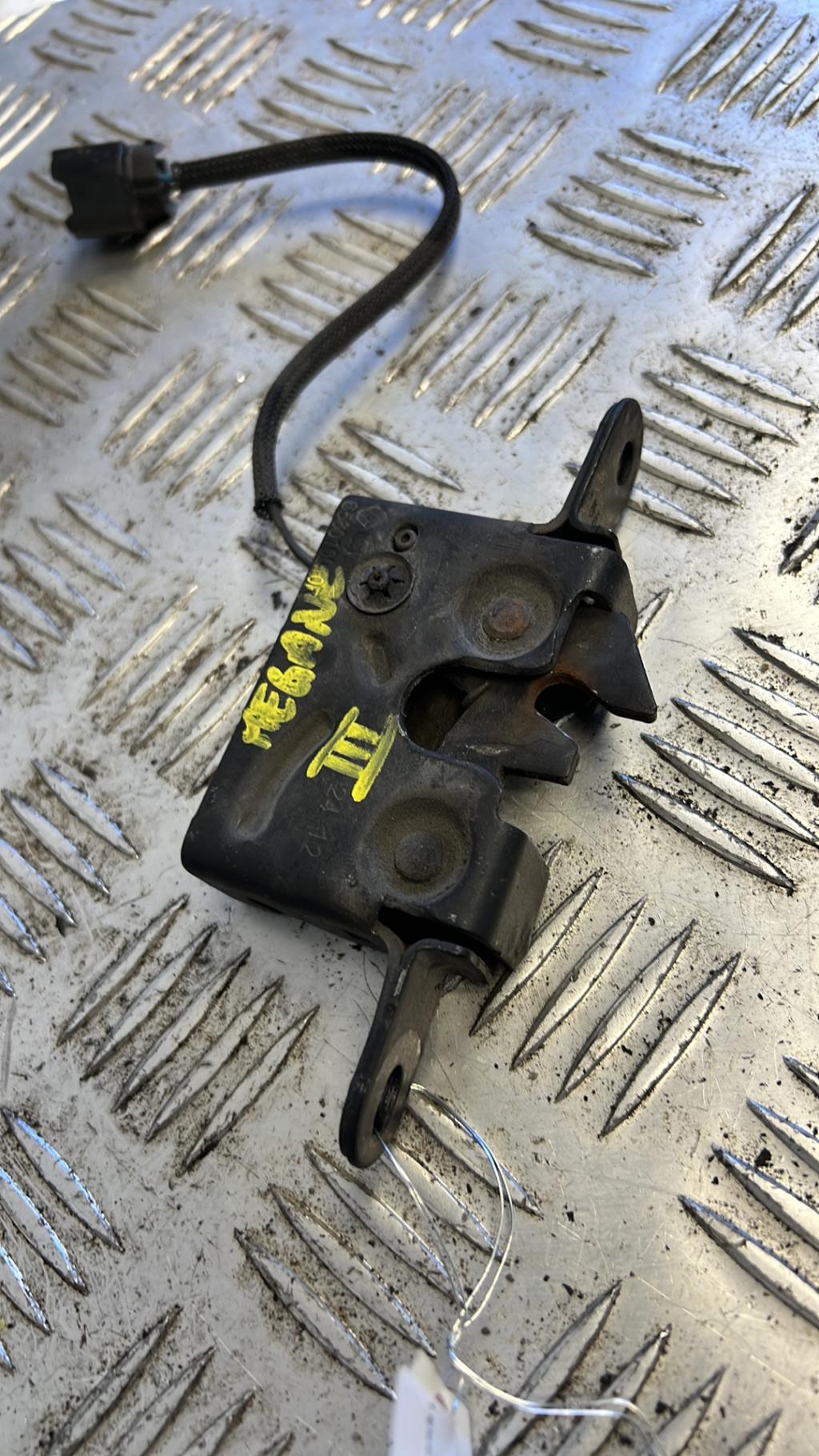 Serrure de capot RENAULT MEGANE 3 PHASE 2 BREAK Diesel - 1