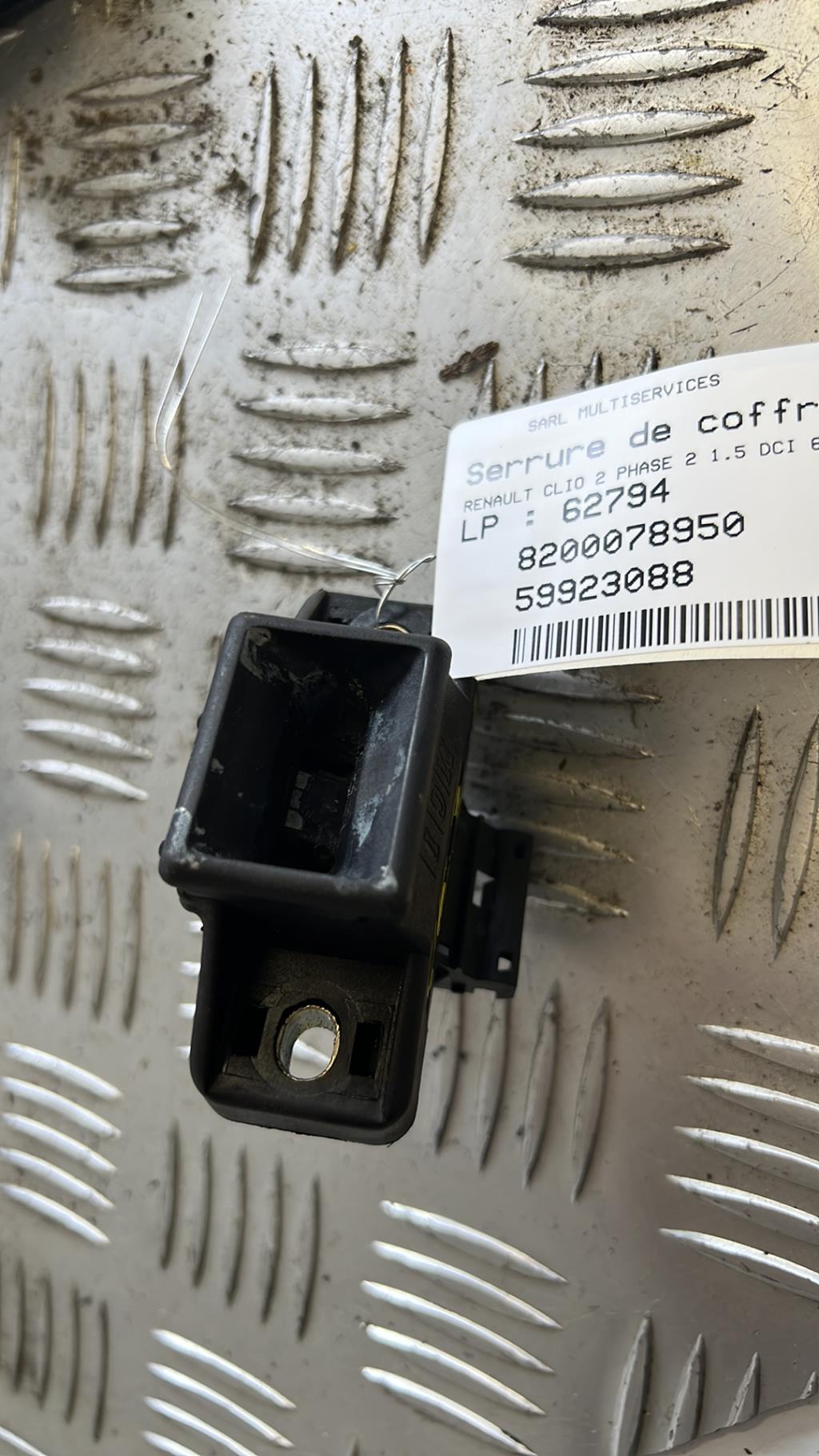 Serrure de coffre RENAULT CLIO 2 PHASE 2 Diesel - 1