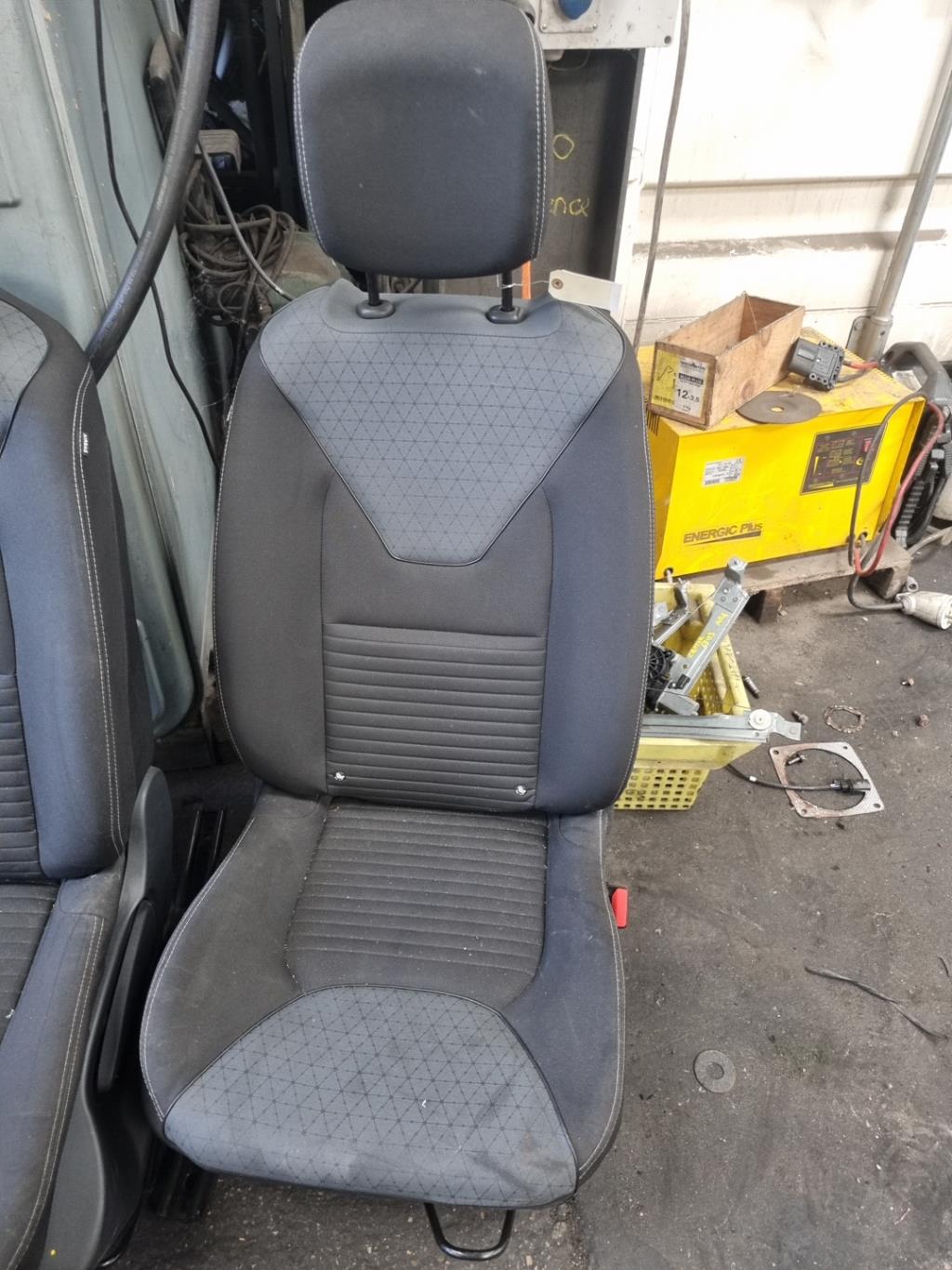 Siege avant droit RENAULT CLIO 4 PHASE 2 Essence - 1