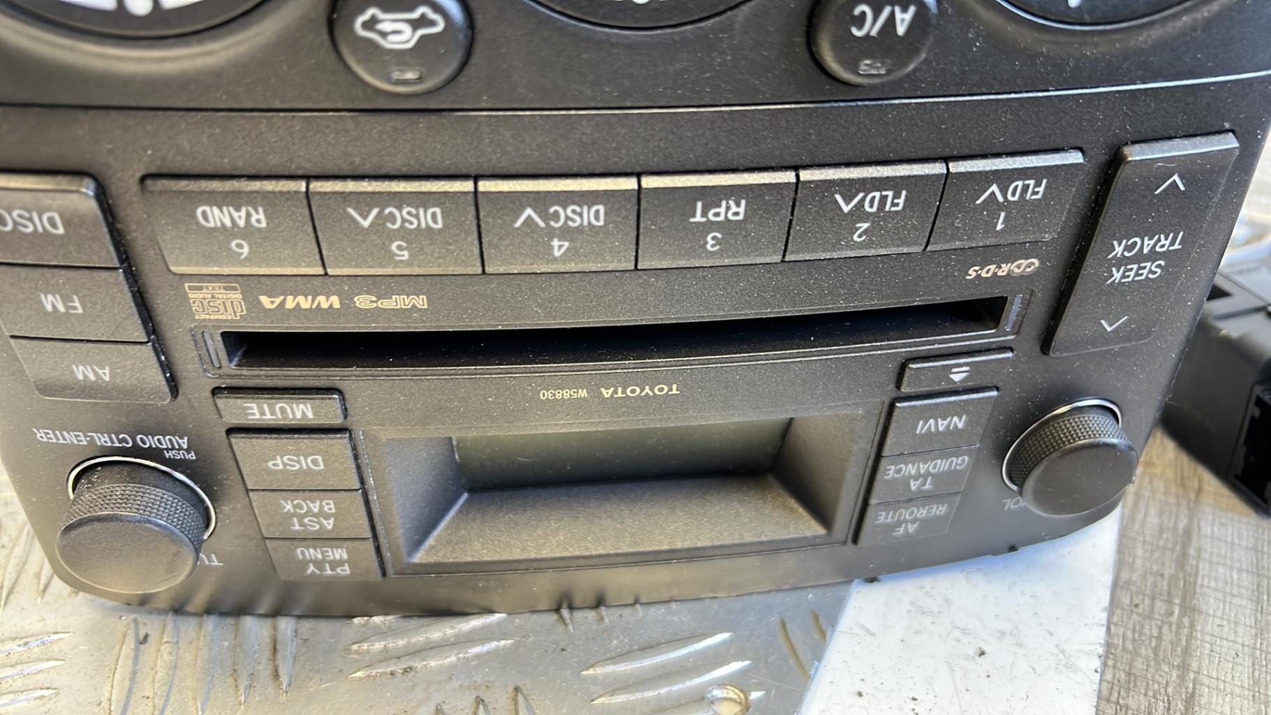 Autoradio originale TOYOTA AVENSIS 2 PHASE 2 BREAK Diésel - 1