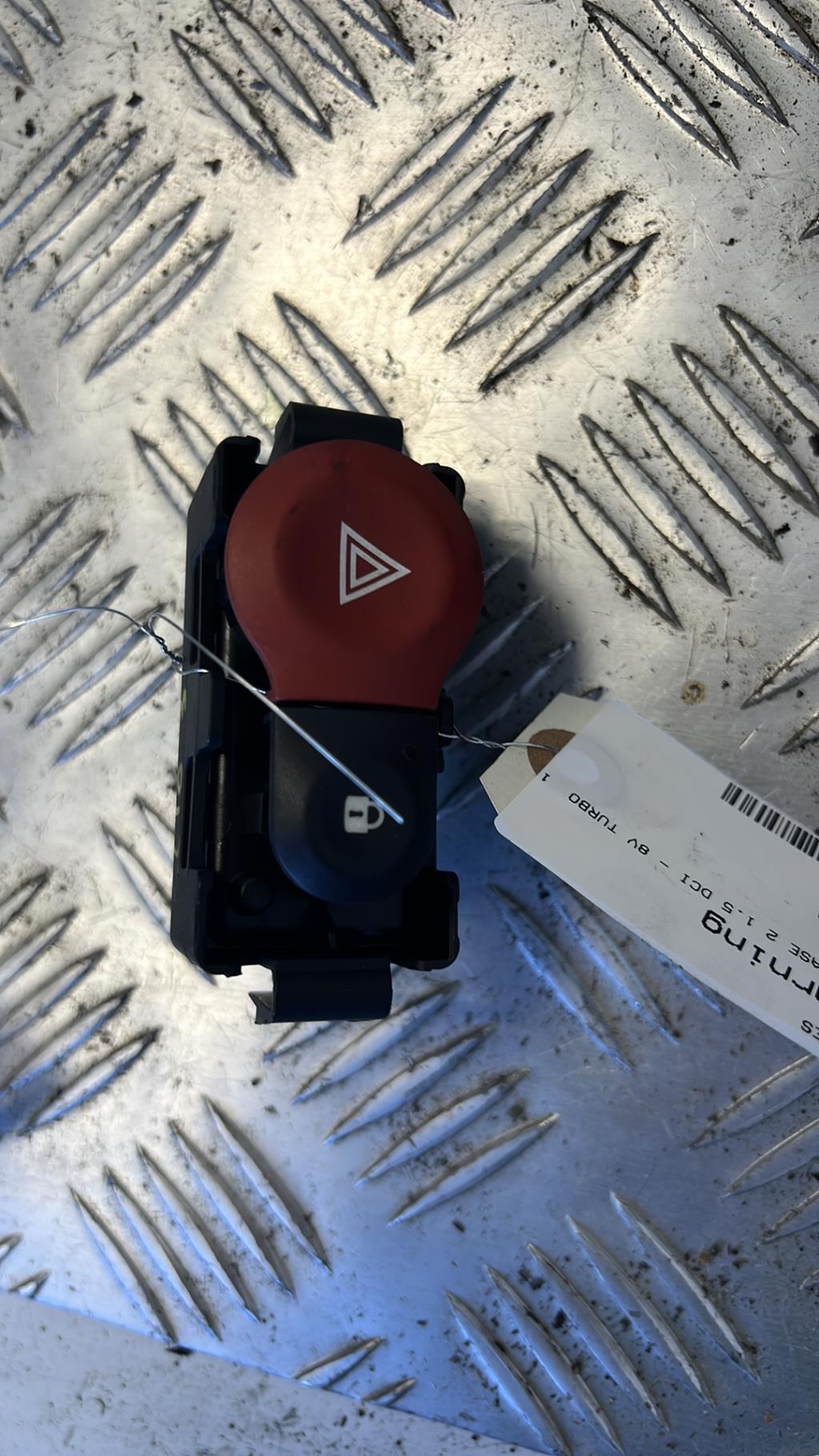 Bouton de warning RENAULT CLIO 3 PHASE 2 Diesel - 1
