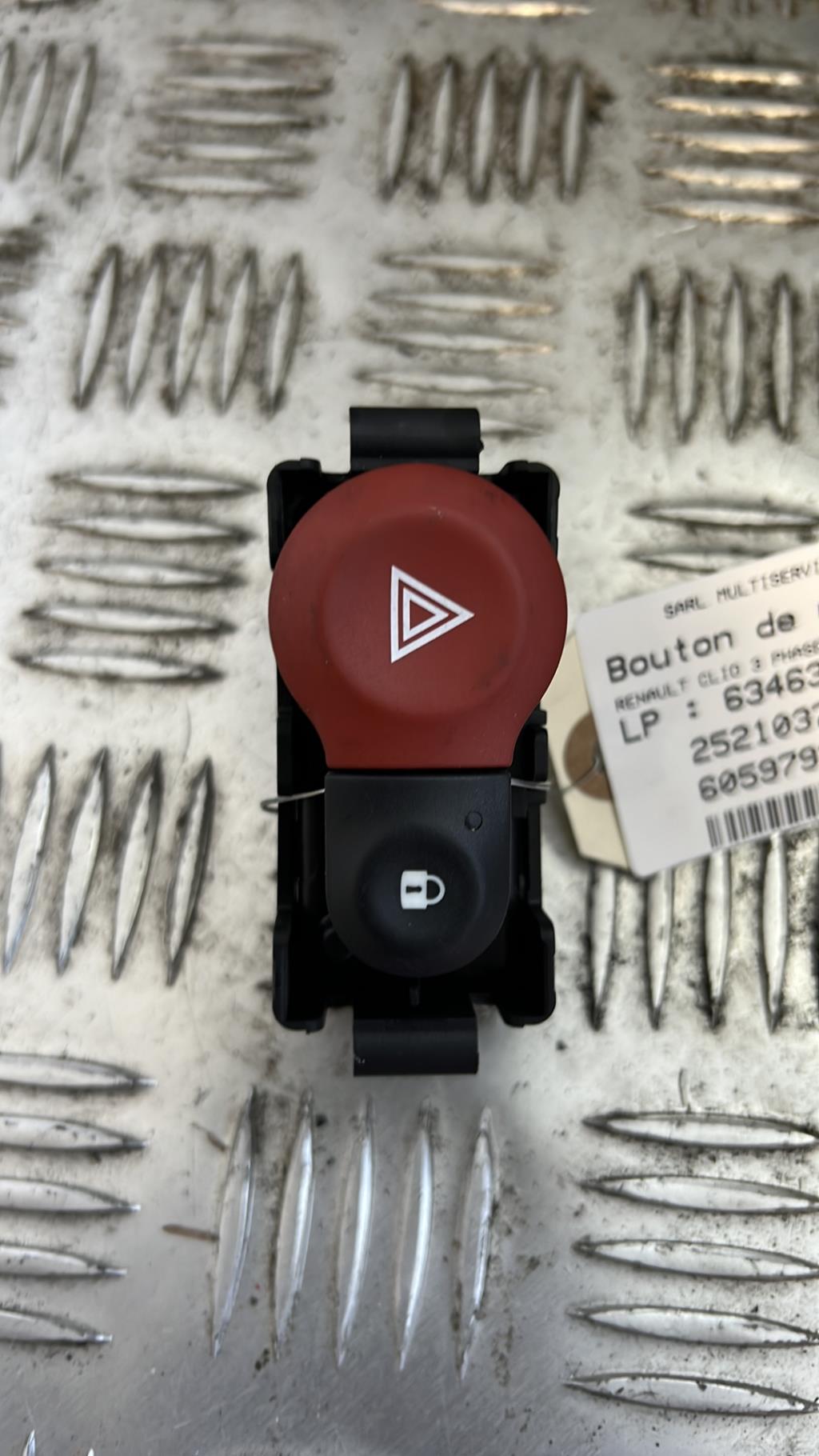 Bouton de warning RENAULT CLIO 3 PHASE 2 Diesel - 1