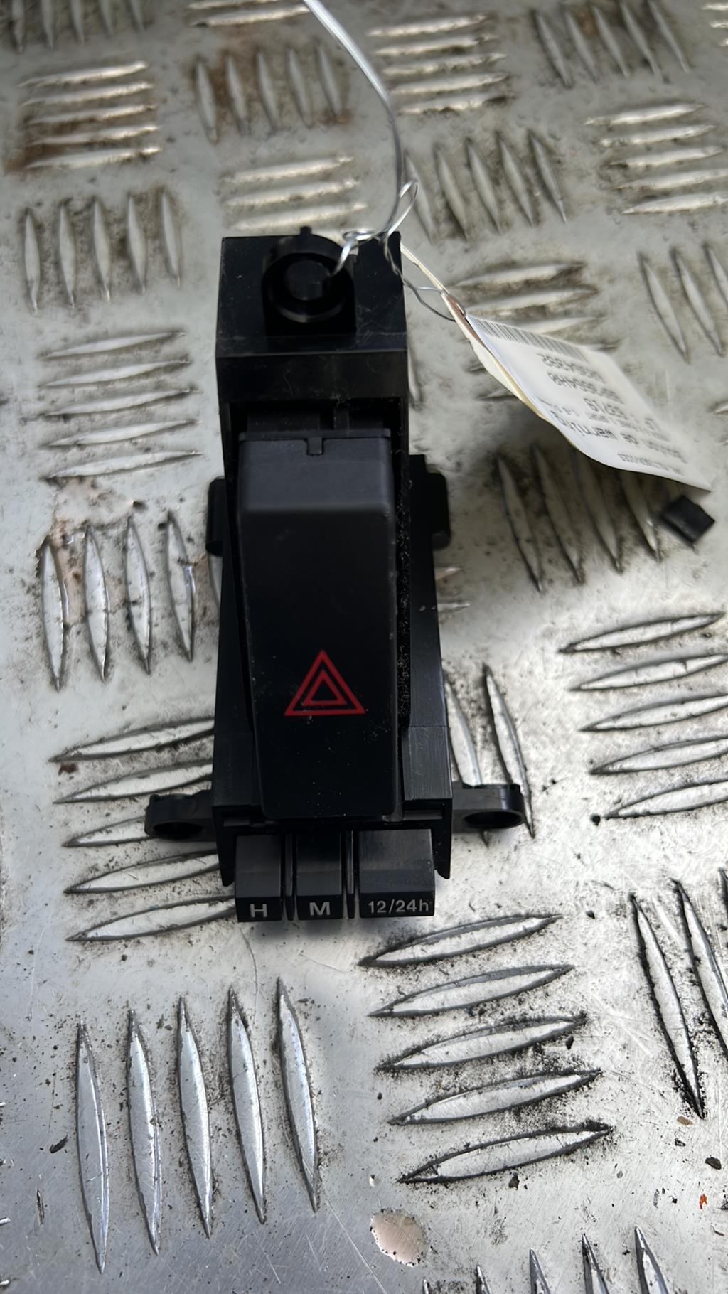 Bouton de warning MAZDA 3 2 PHASE 1 Diesel - 1