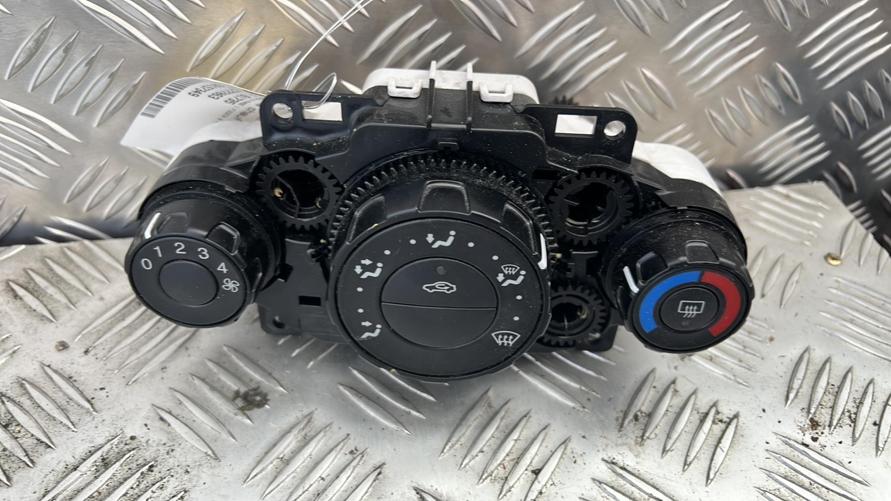 Commande chauffage FORD FIESTA 6 PHASE 1 Diesel - 1