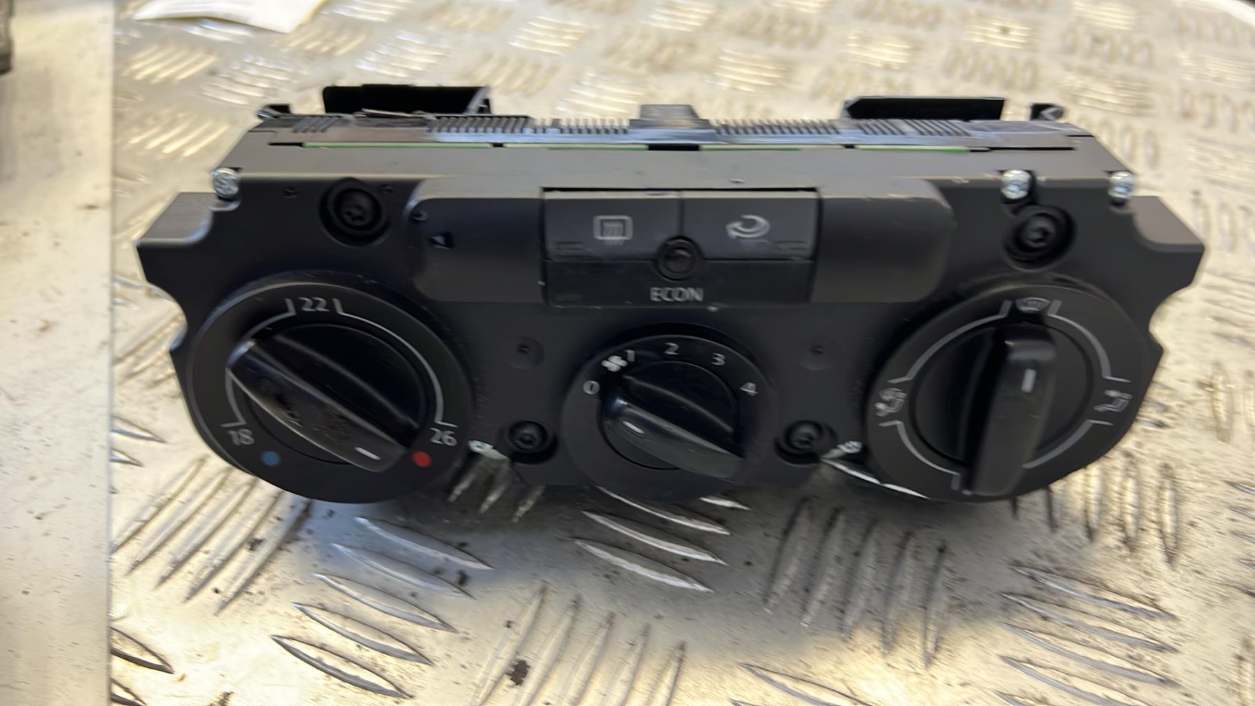 Commande chauffage VOLKSWAGEN GOLF 5 Diesel - 1