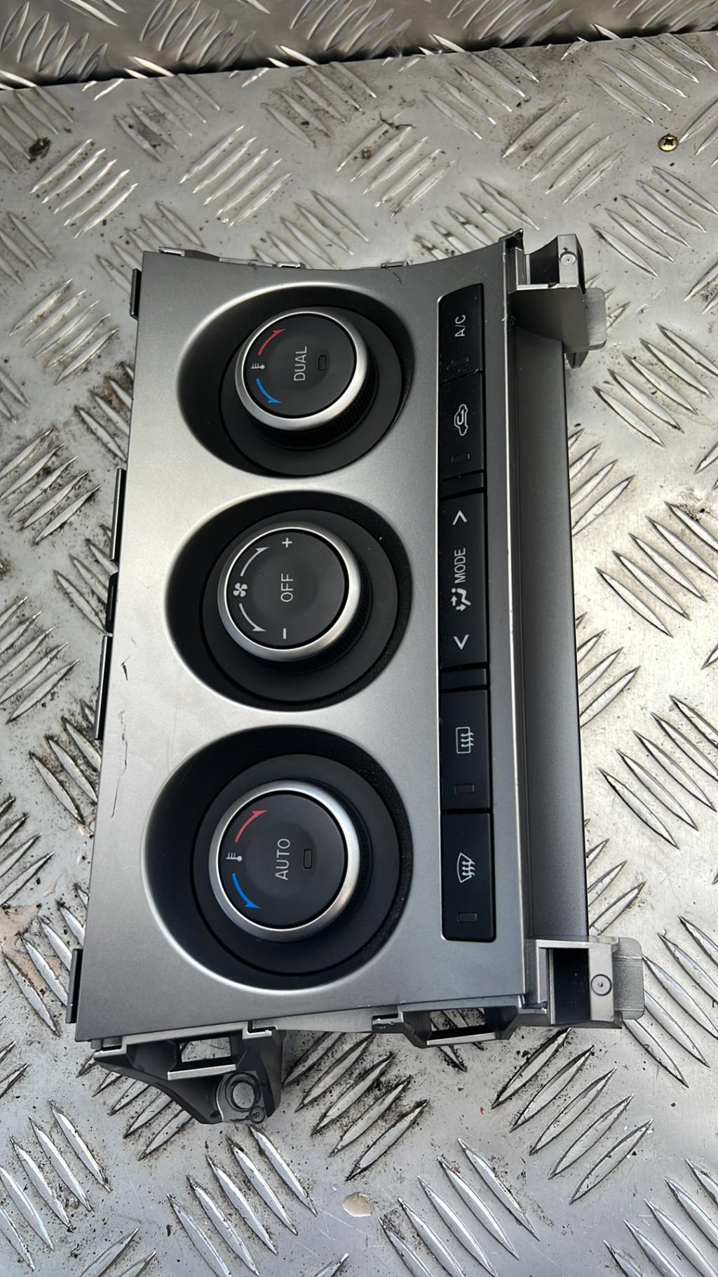 Commande chauffage MAZDA 3 2 PHASE 1 Diesel - 1