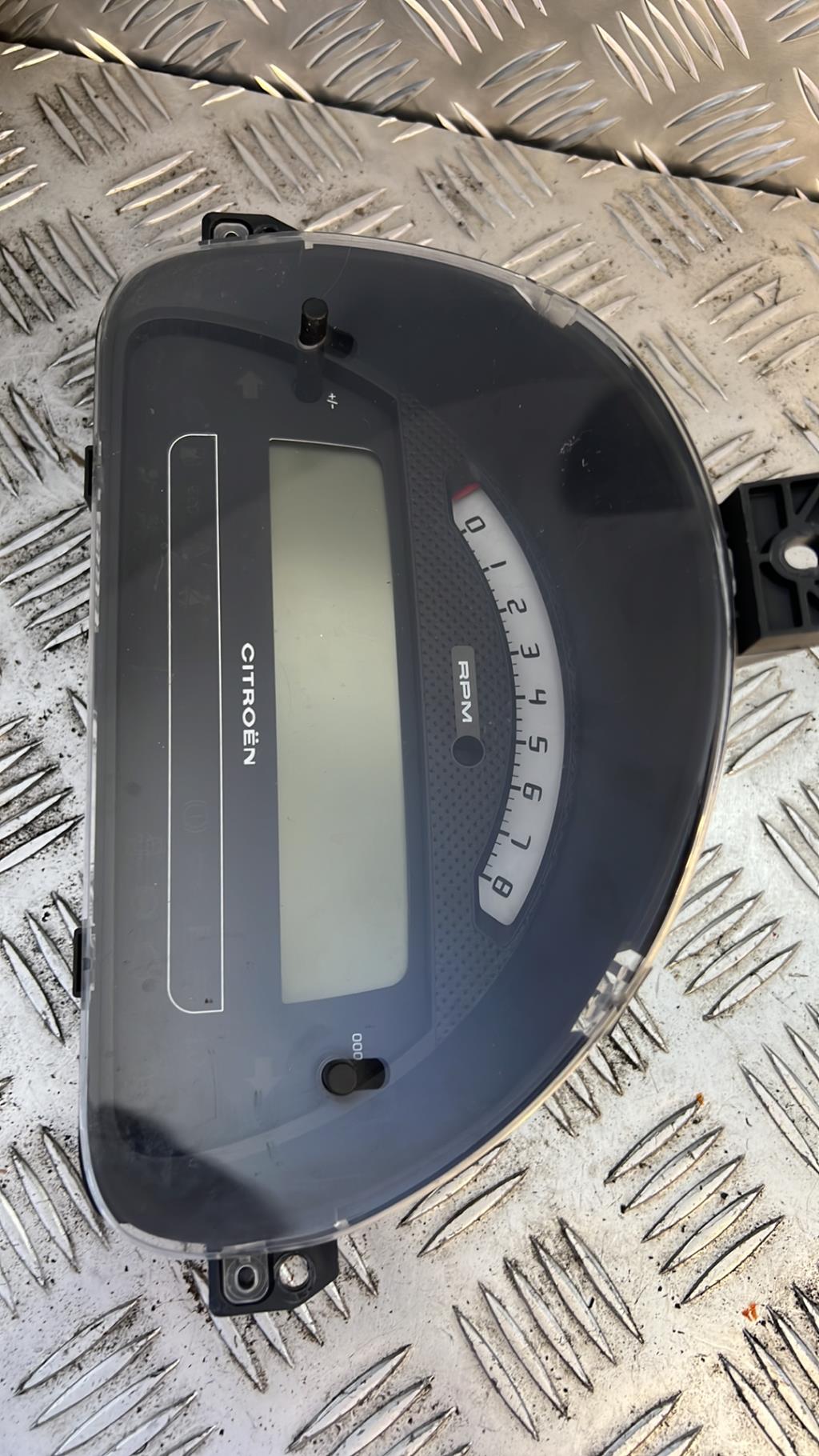 Compteur CITROEN C2 PHASE 1 Essence - 1