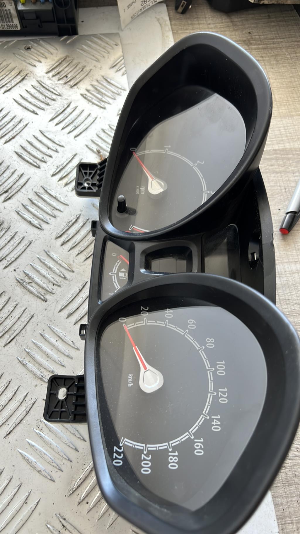 Compteur FORD FIESTA 6 PHASE 1 Diesel - 1
