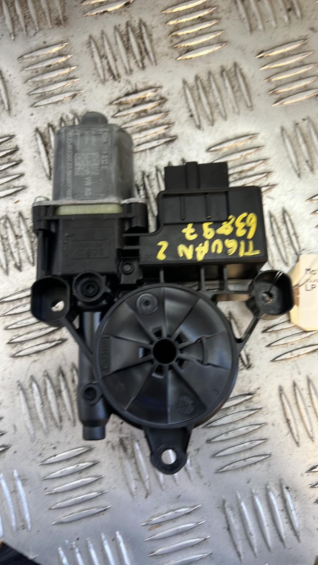 Motore alzacristalli posteriore destro VOLKSWAGEN TIGUAN 2 PHASE 1 Gasolina - 1