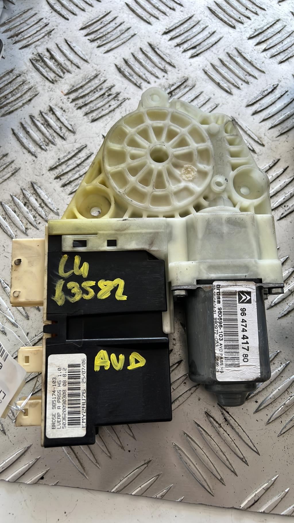 Motore alzacristalli anteriore destro CITROEN C4 1 PHASE 1 Diésel - 1