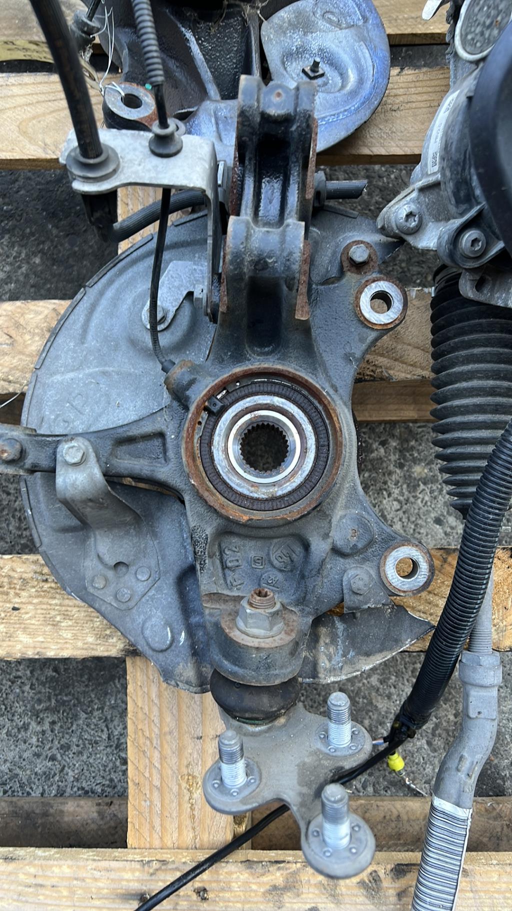 Mozzo anteriore sinistro PEUGEOT 308 2 PHASE 2 Gasolina - 1