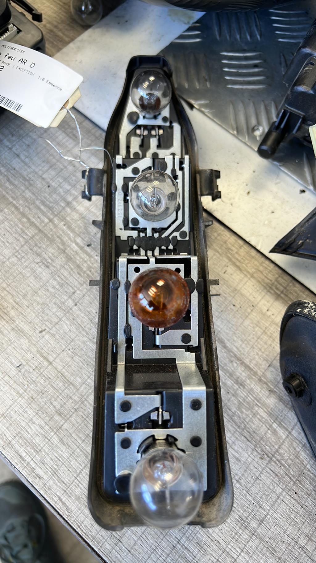 Base portalampade fanale posteriore destro RENAULT SCENIC 2 PHASE 1 Gasolina - 1