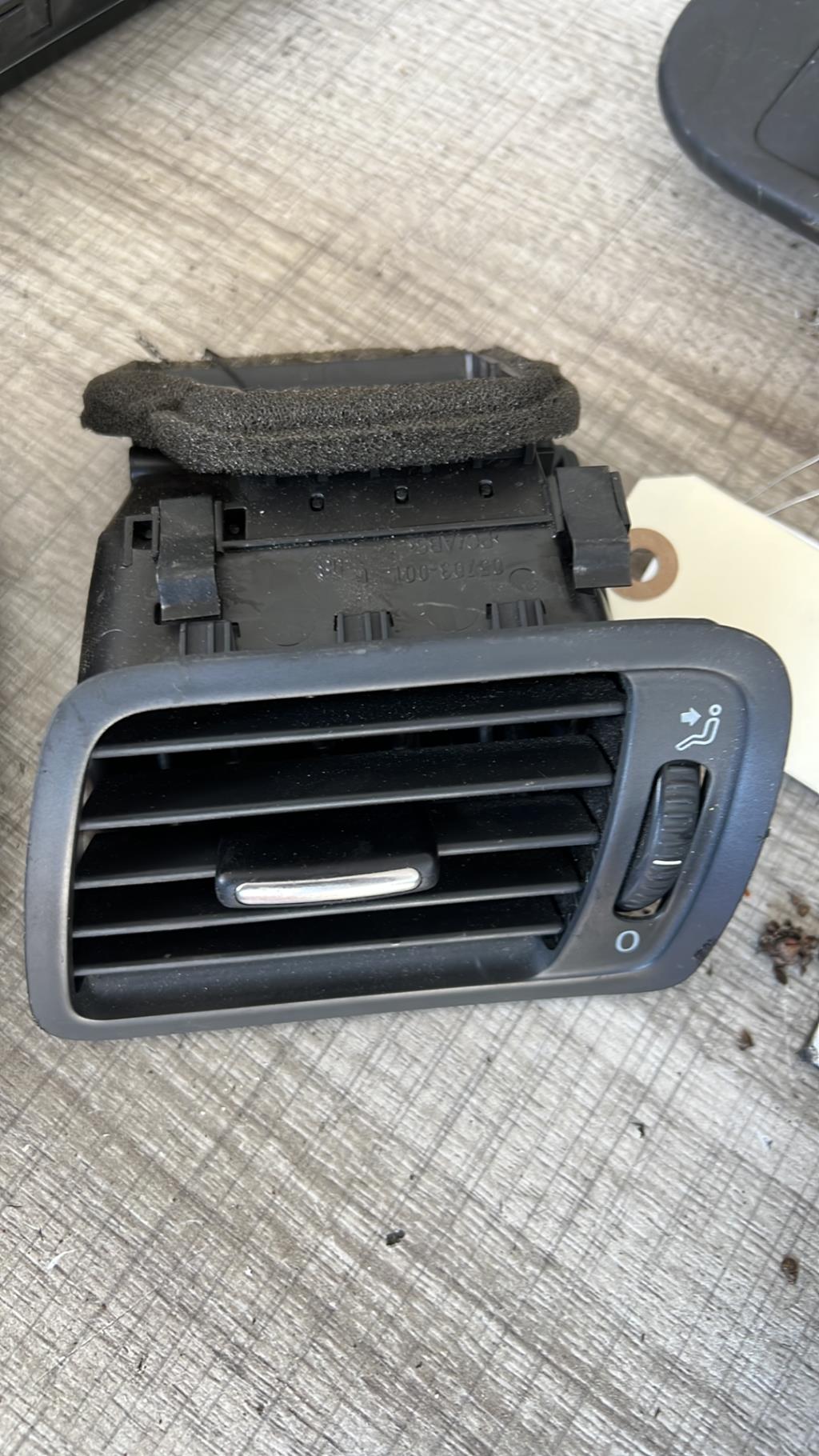 Bocchetta aerazione cruscotto anteriore destra VOLKSWAGEN PASSAT 5 BREAK Diésel - 1