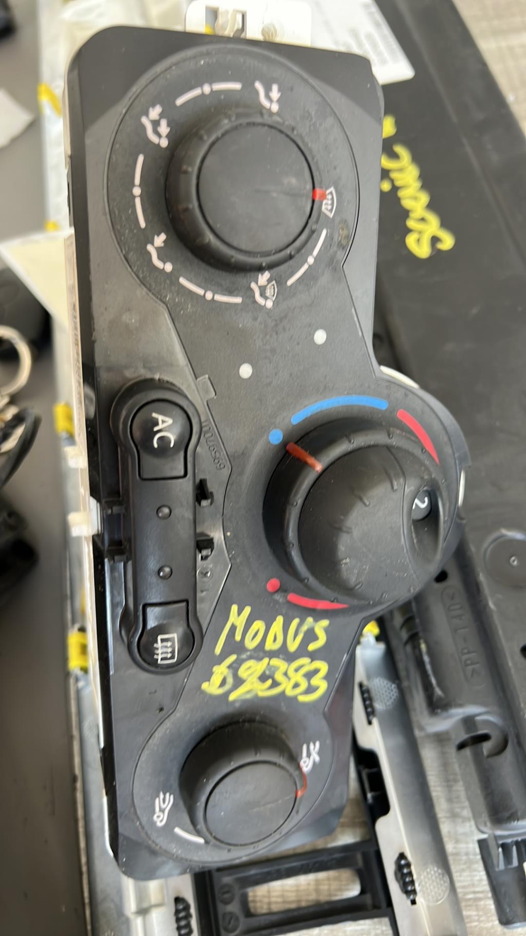 Commande chauffage RENAULT MODUS PHASE 1 Essence - 1