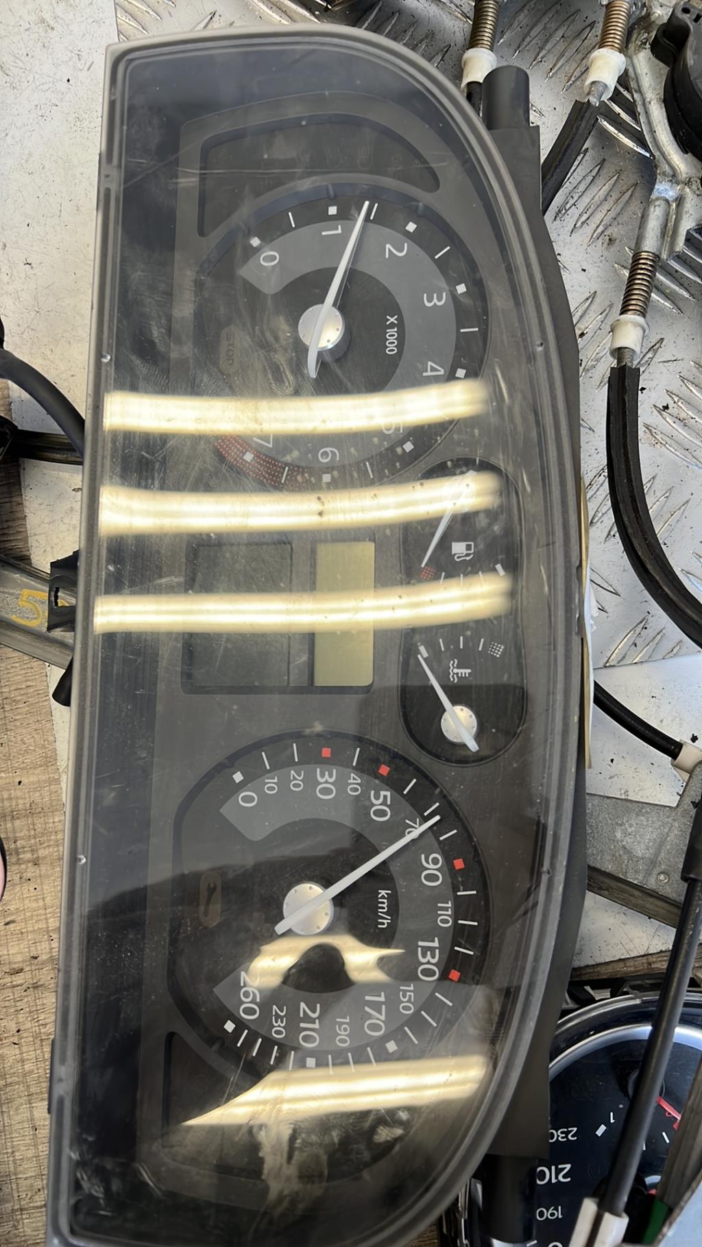 Compteur RENAULT LAGUNA 2 PHASE 2 Essence - 1