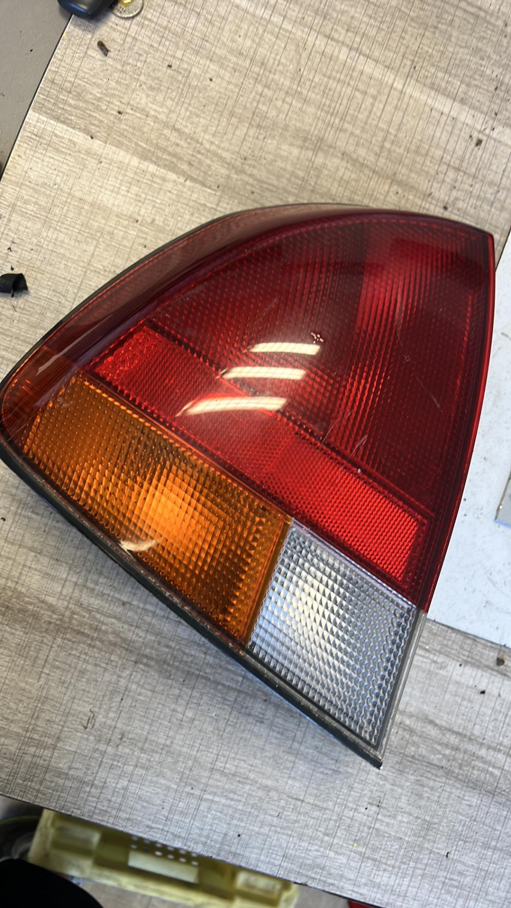 Fanale posteriore principale sinistro (luci) MITSUBISHI CARISMA PHASE 1 Gasolina - 1