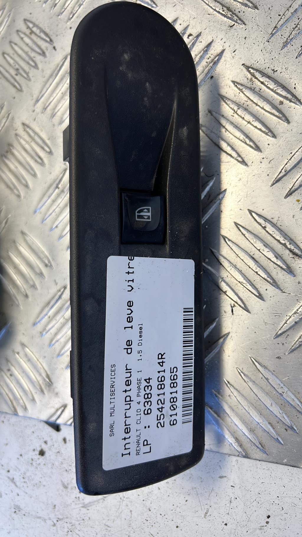 Interruttore lavacristalli anteriore destro RENAULT CLIO 4 PHASE 1 Diésel - 1